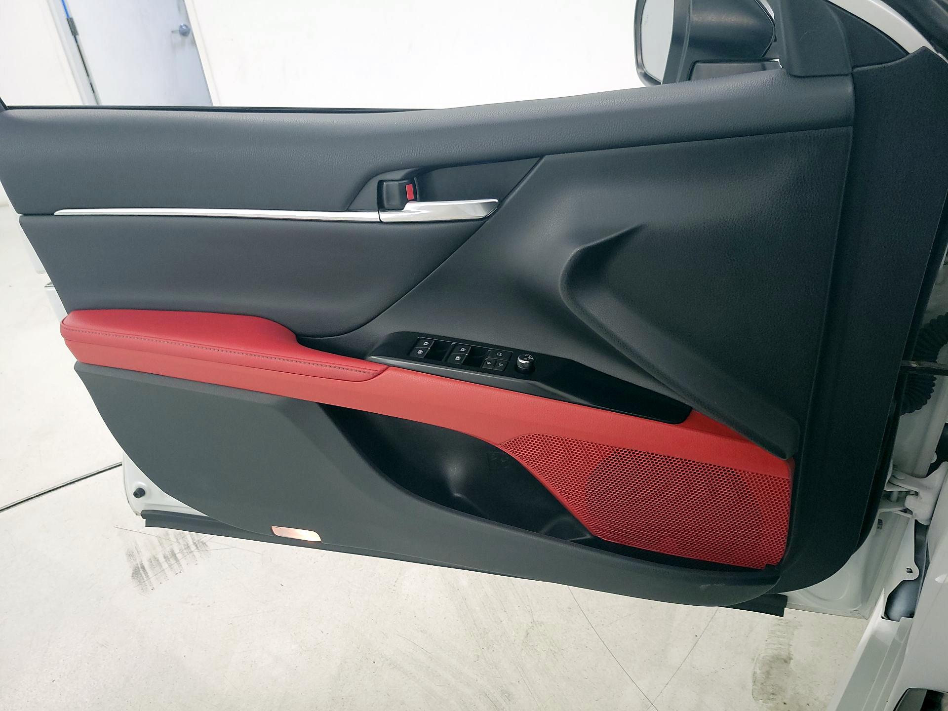 Thumbnail: 2019 Toyota Camry - 12