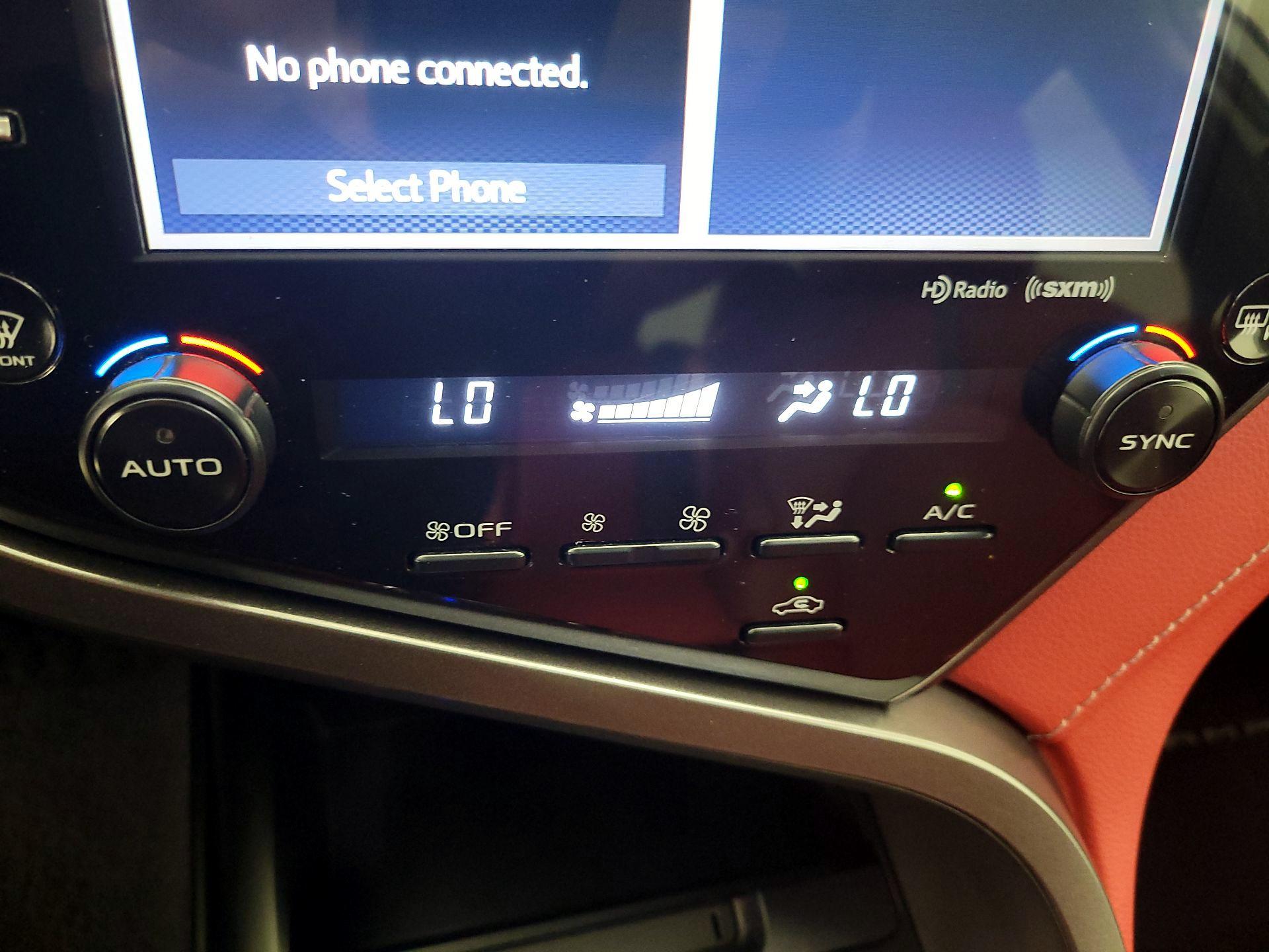 Thumbnail: 2019 Toyota Camry - 16