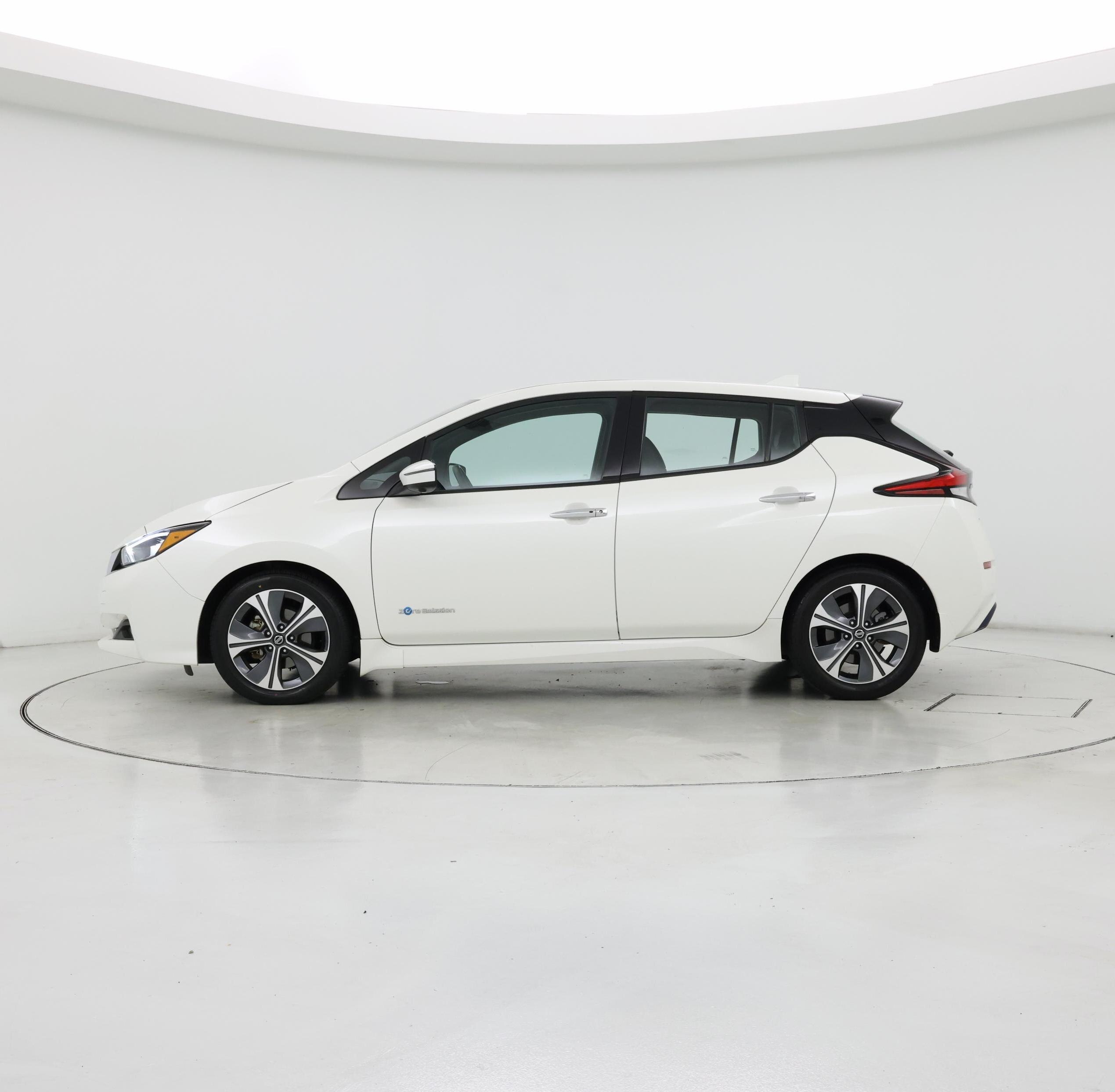 Thumbnail: 2018 Nissan Leaf - 3