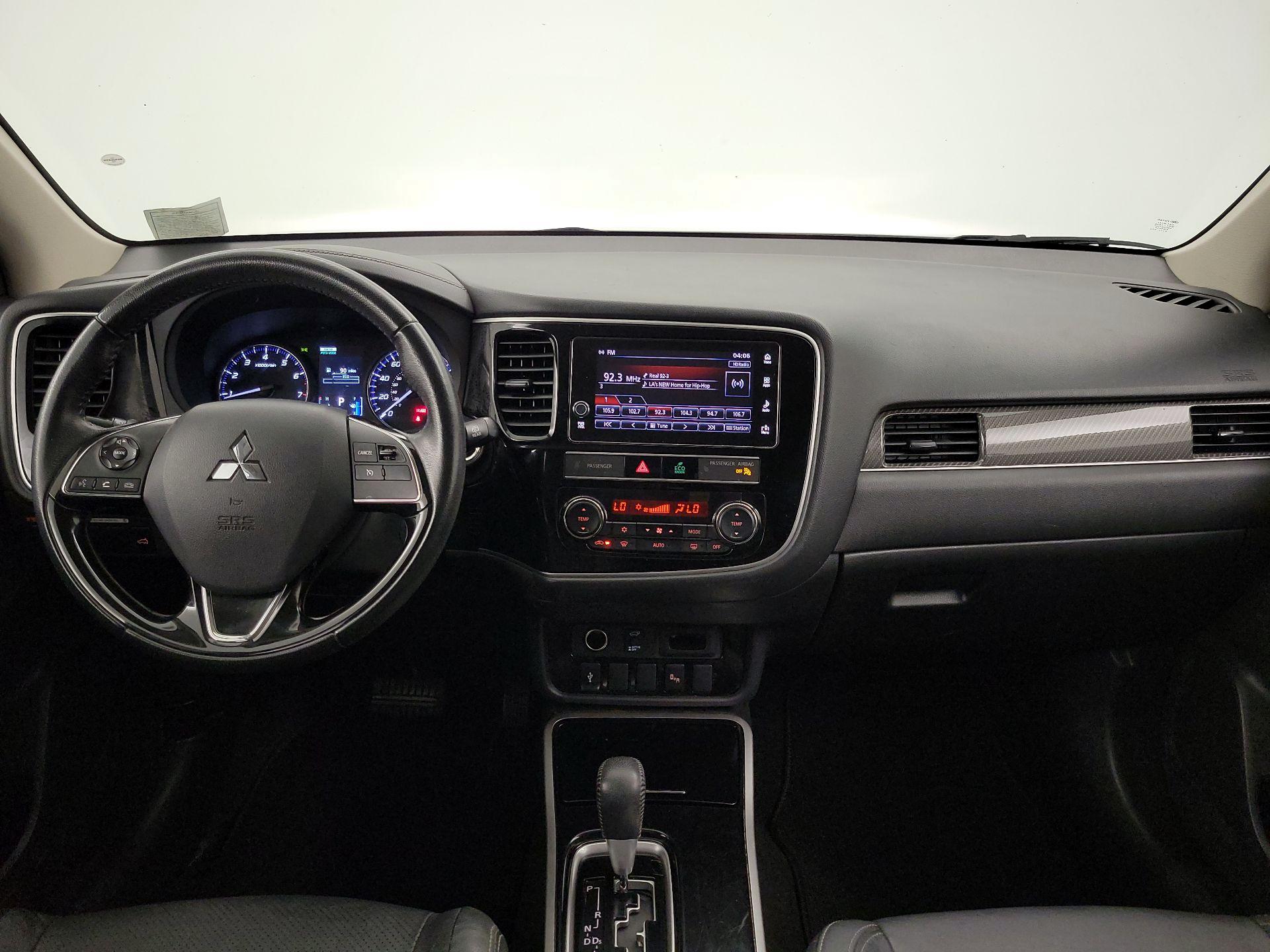 Thumbnail: 2019 Mitsubishi Outlander - 9