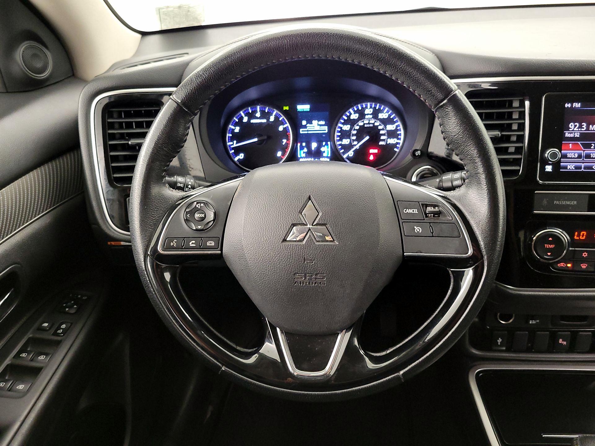 Thumbnail: 2019 Mitsubishi Outlander - 10