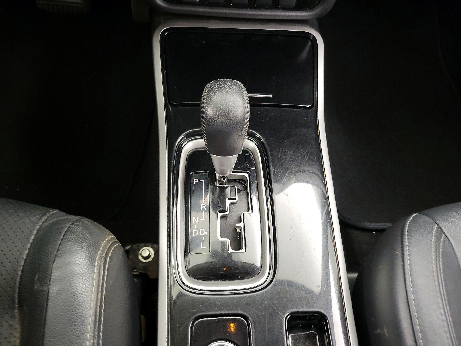 Thumbnail: 2019 Mitsubishi Outlander - 17