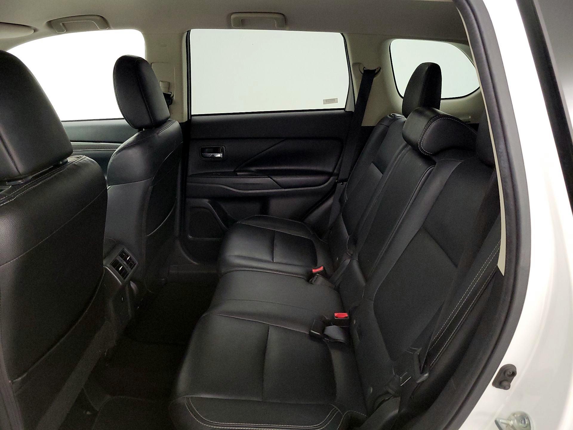 Thumbnail: 2019 Mitsubishi Outlander - 19