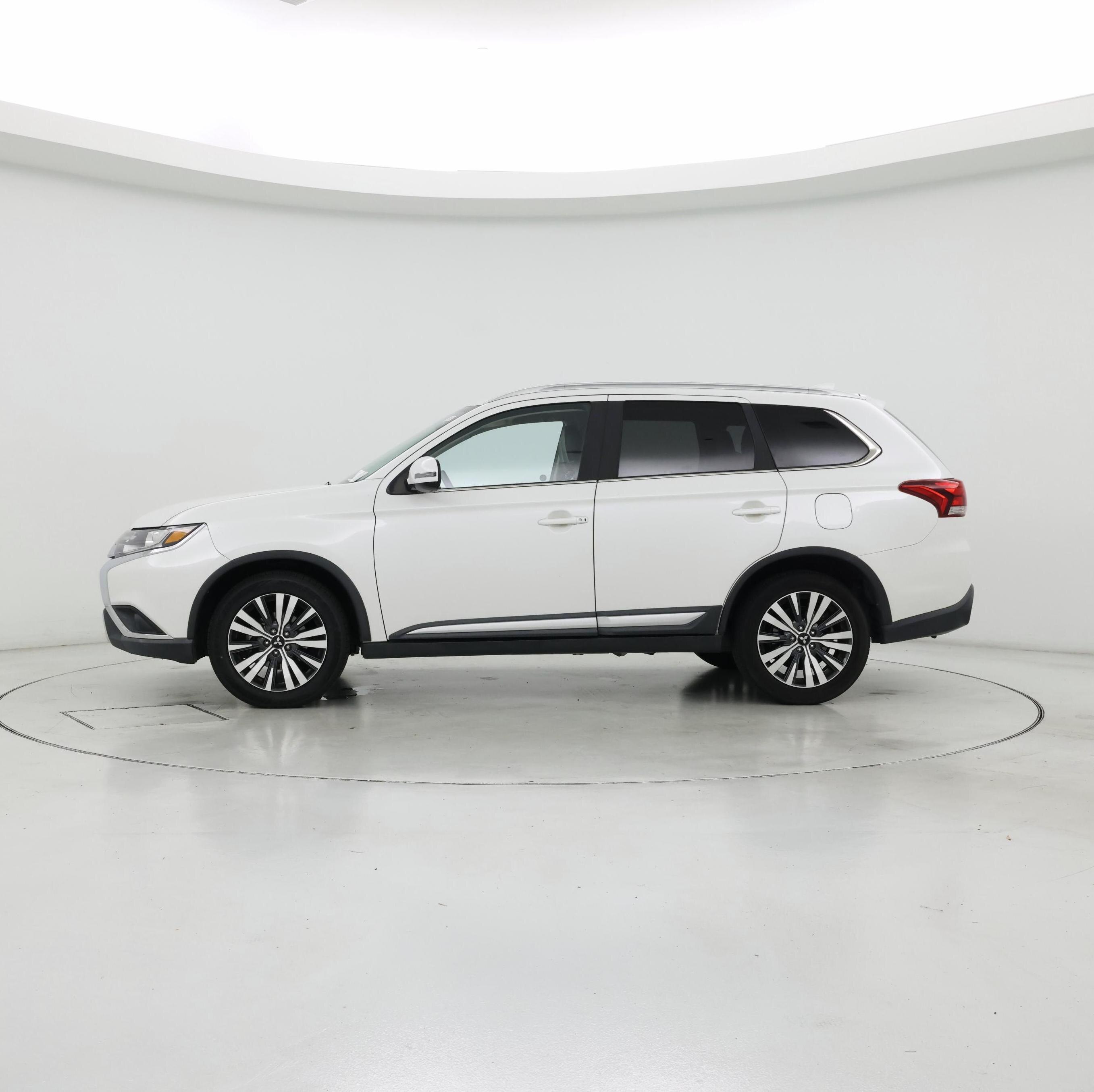 Thumbnail: 2019 Mitsubishi Outlander - 3