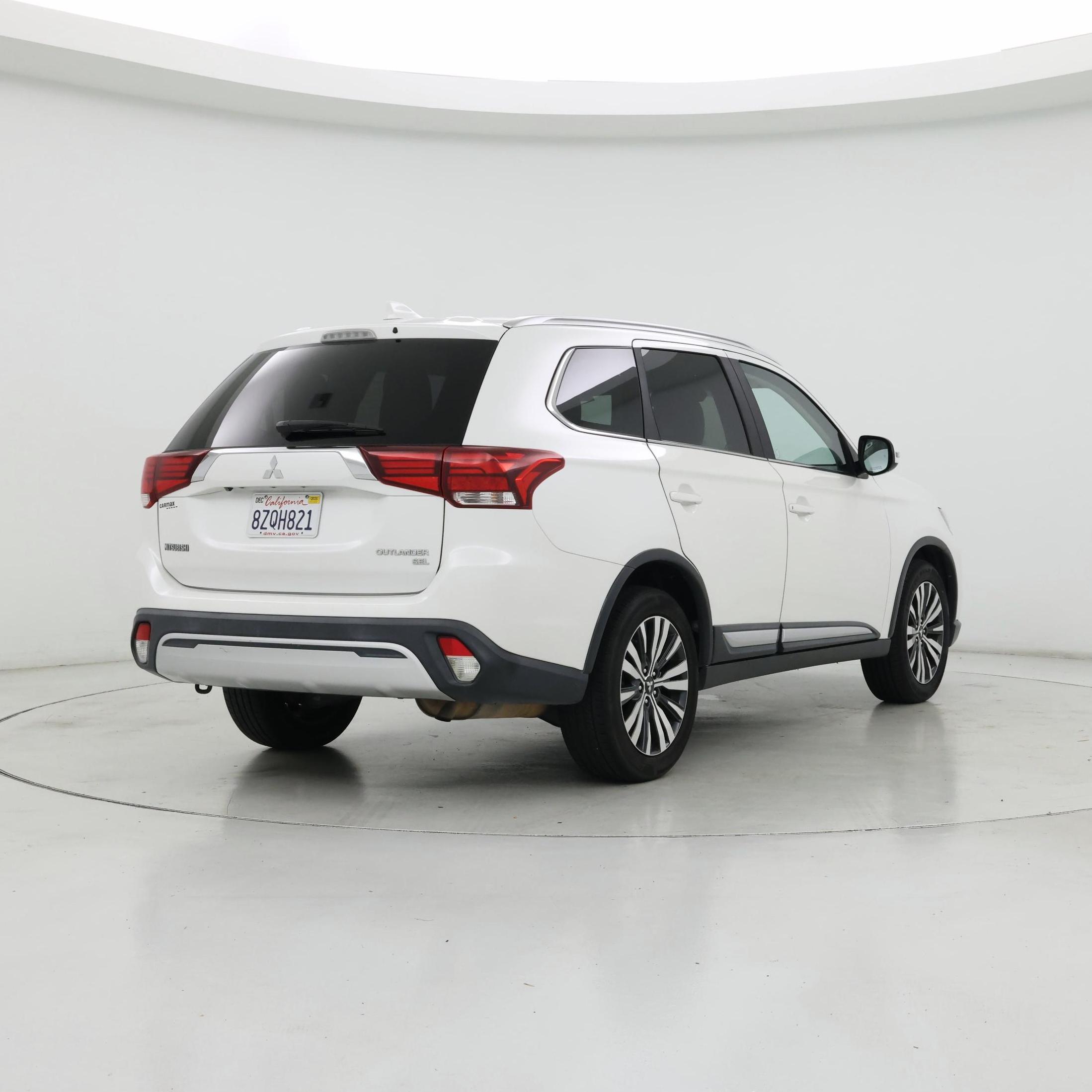 Thumbnail: 2019 Mitsubishi Outlander - 8