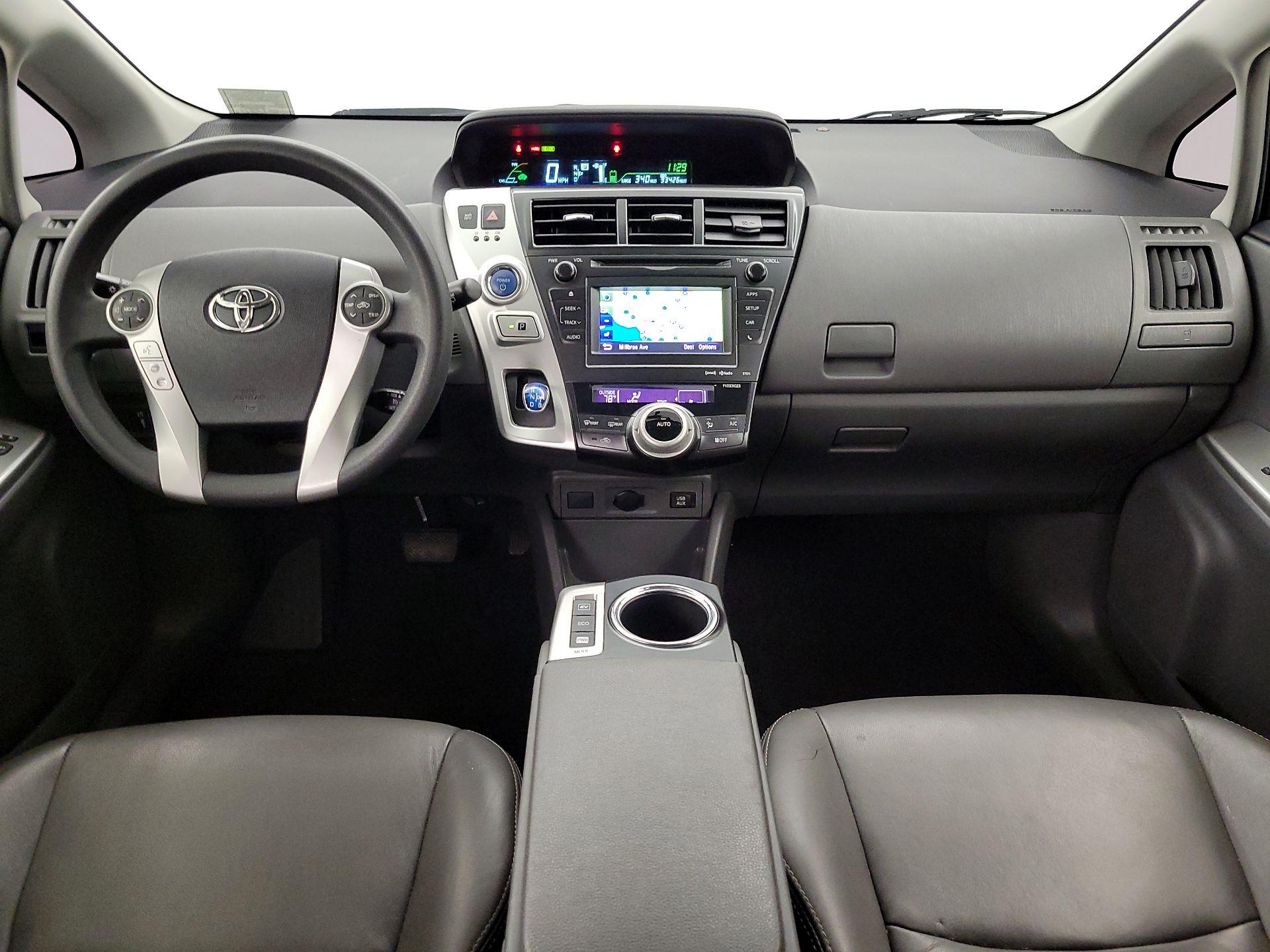 Thumbnail: 2014 Toyota Prius v - 9