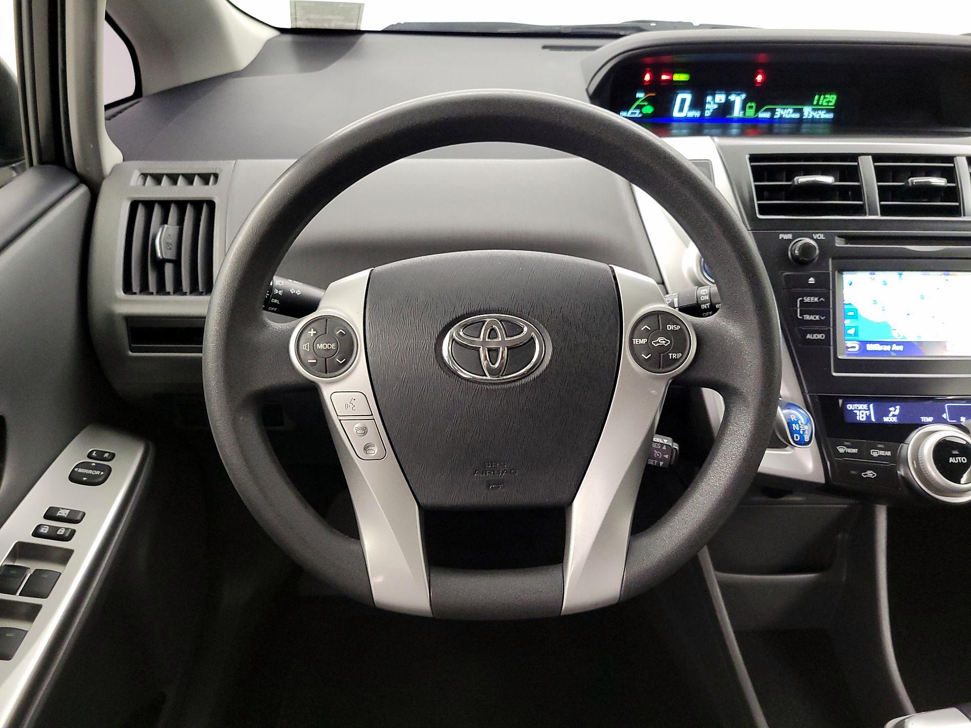 Thumbnail: 2014 Toyota Prius v - 10