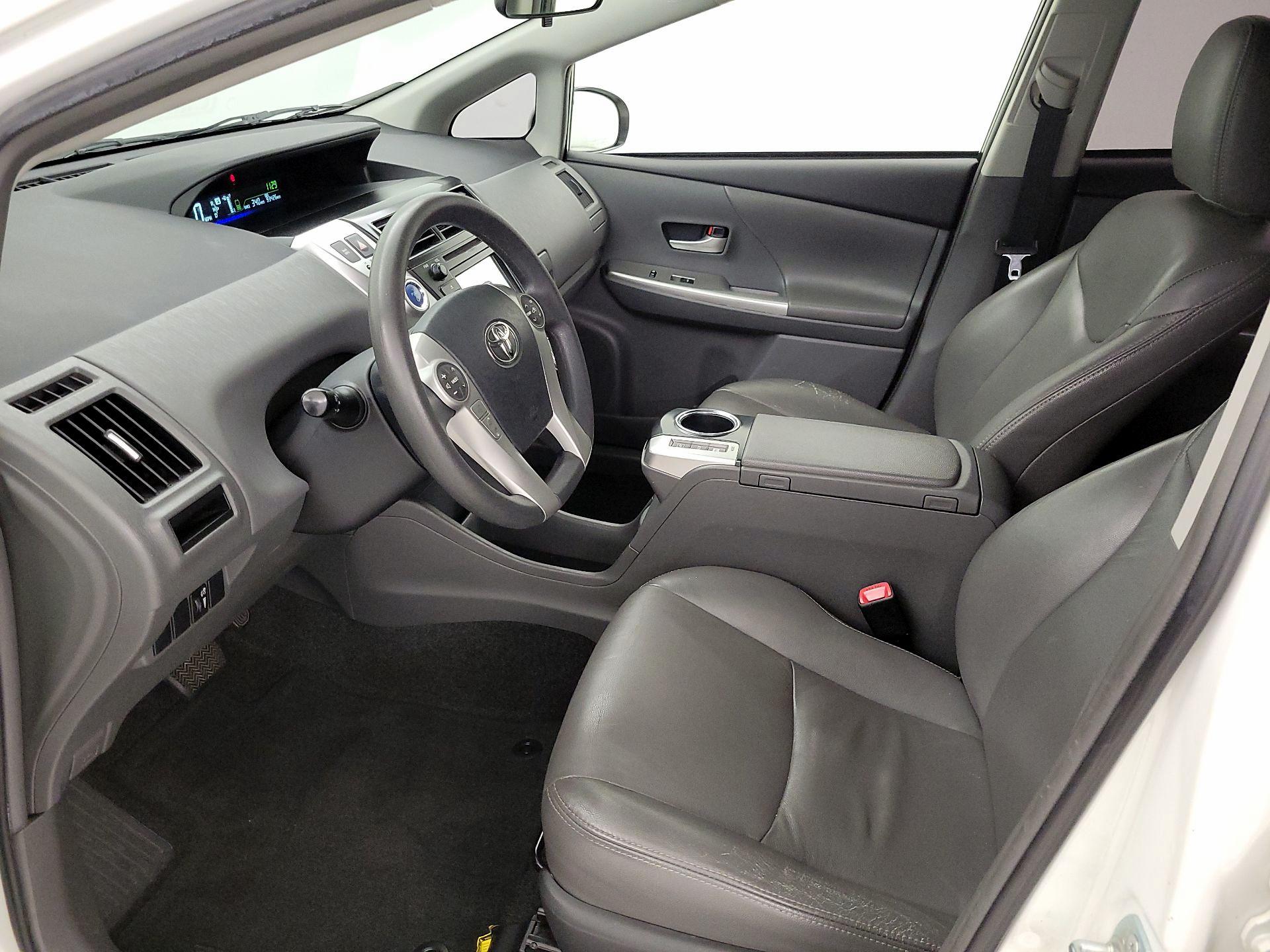 Thumbnail: 2014 Toyota Prius v - 11