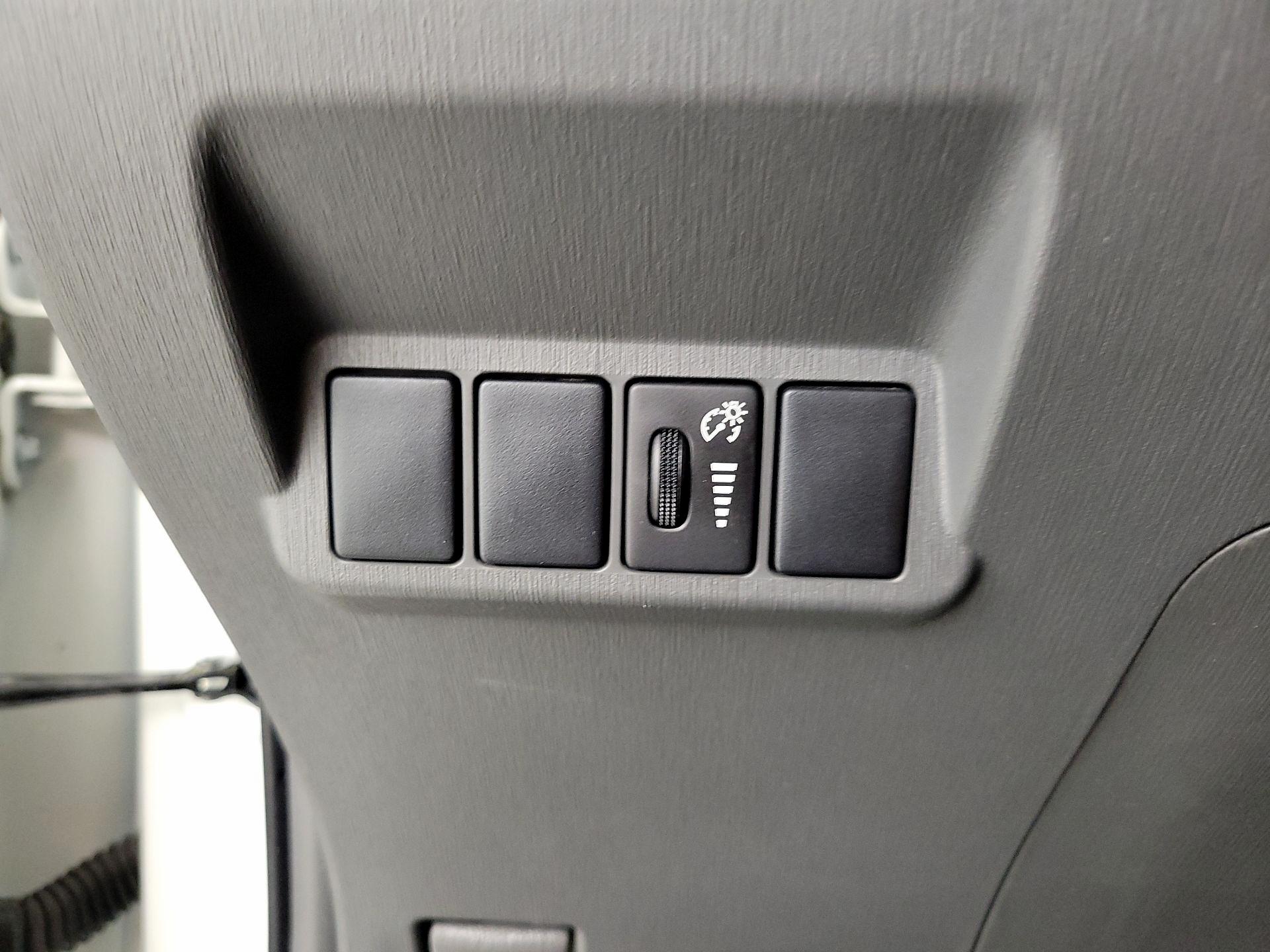 Thumbnail: 2014 Toyota Prius v - 13
