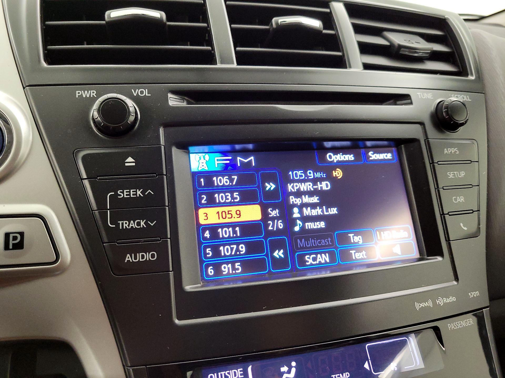 Thumbnail: 2014 Toyota Prius v - 16