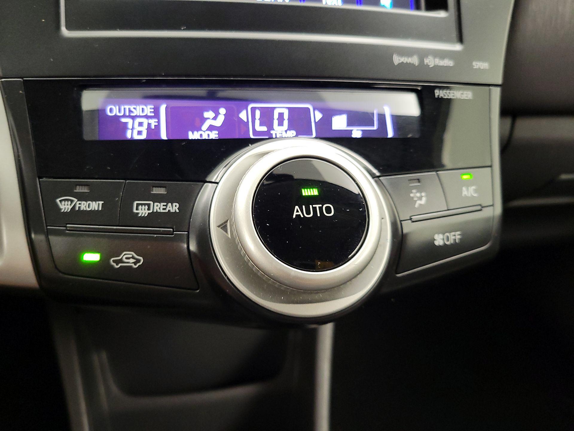 Thumbnail: 2014 Toyota Prius v - 17