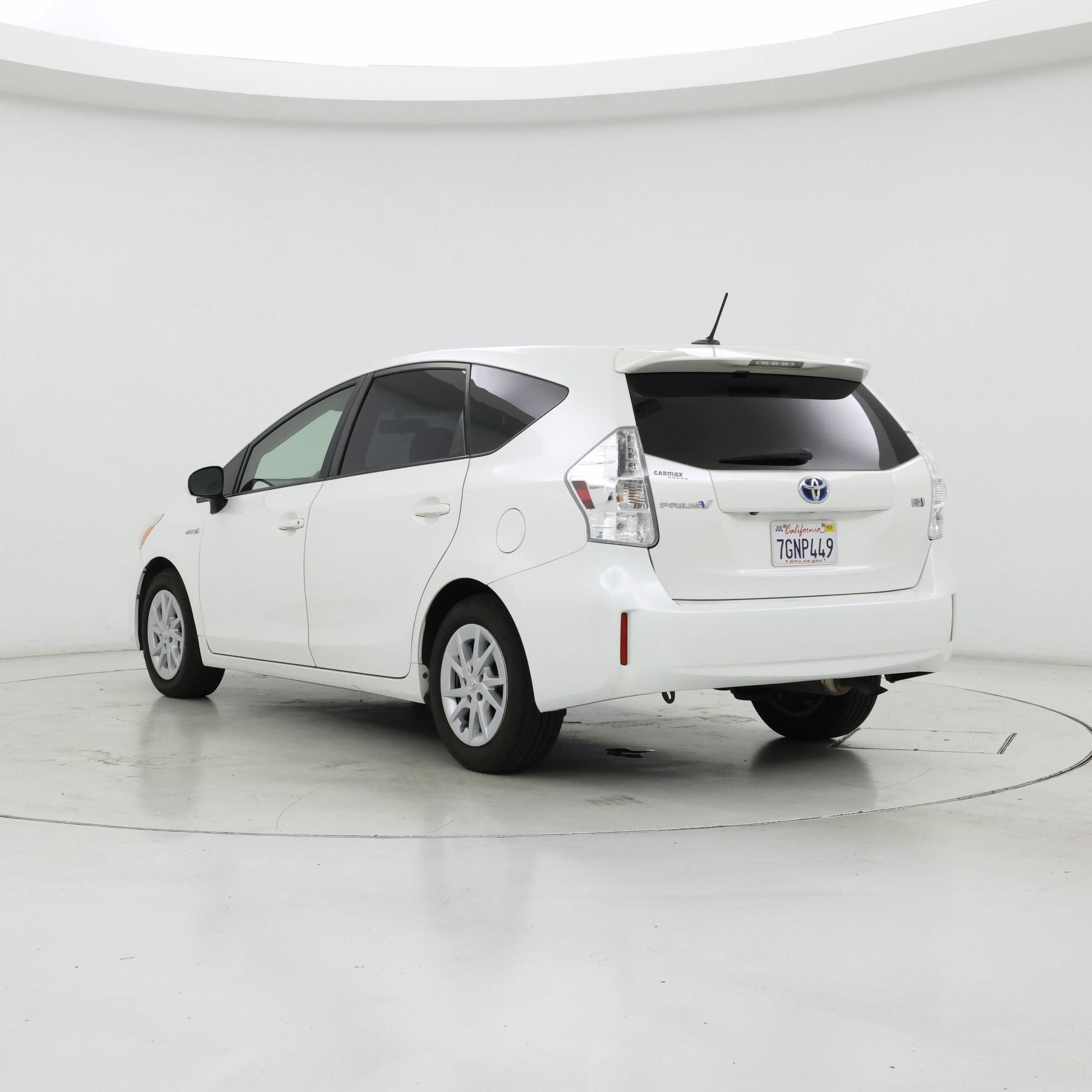Thumbnail: 2014 Toyota Prius v - 2