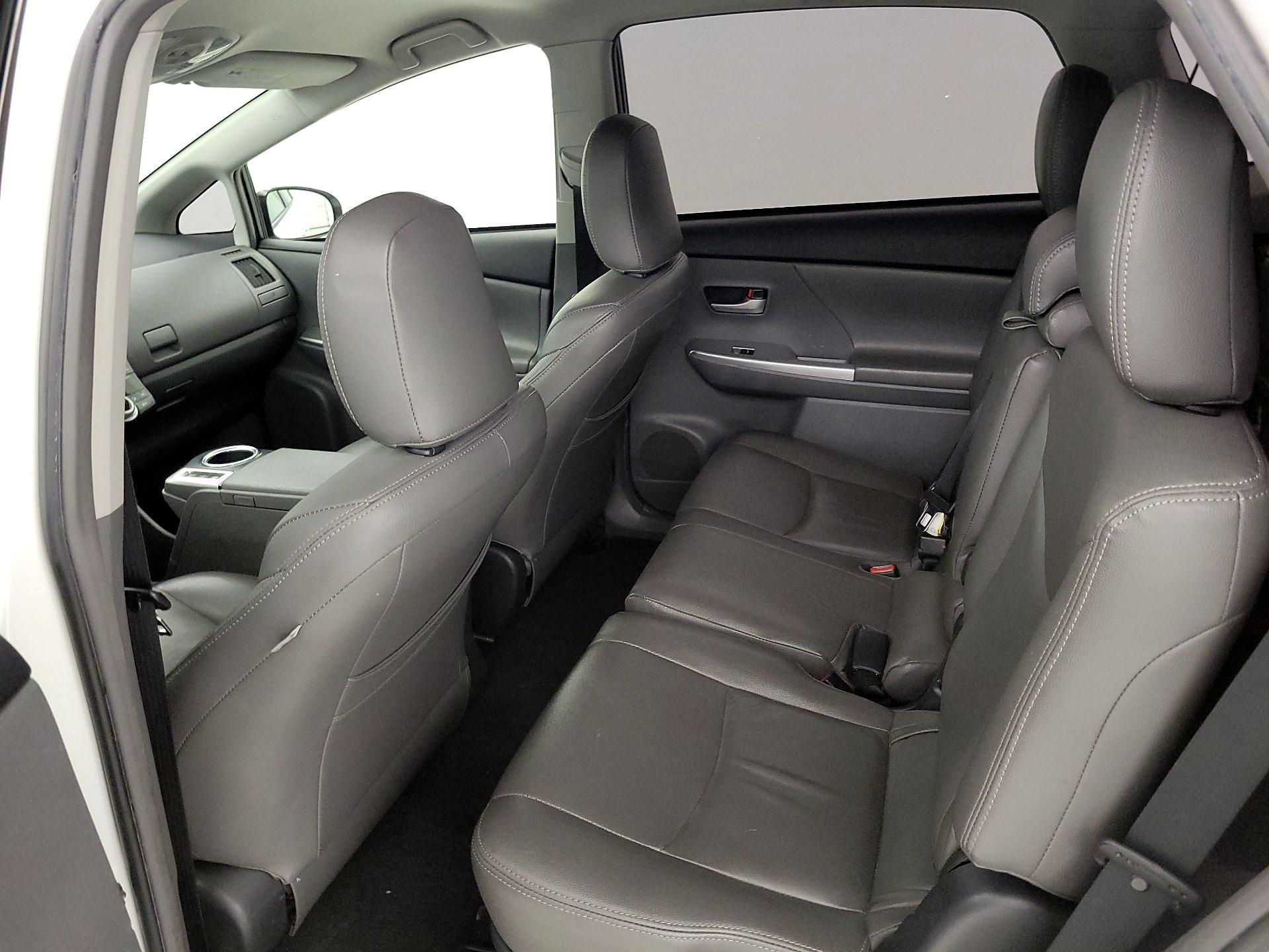 Thumbnail: 2014 Toyota Prius v - 20