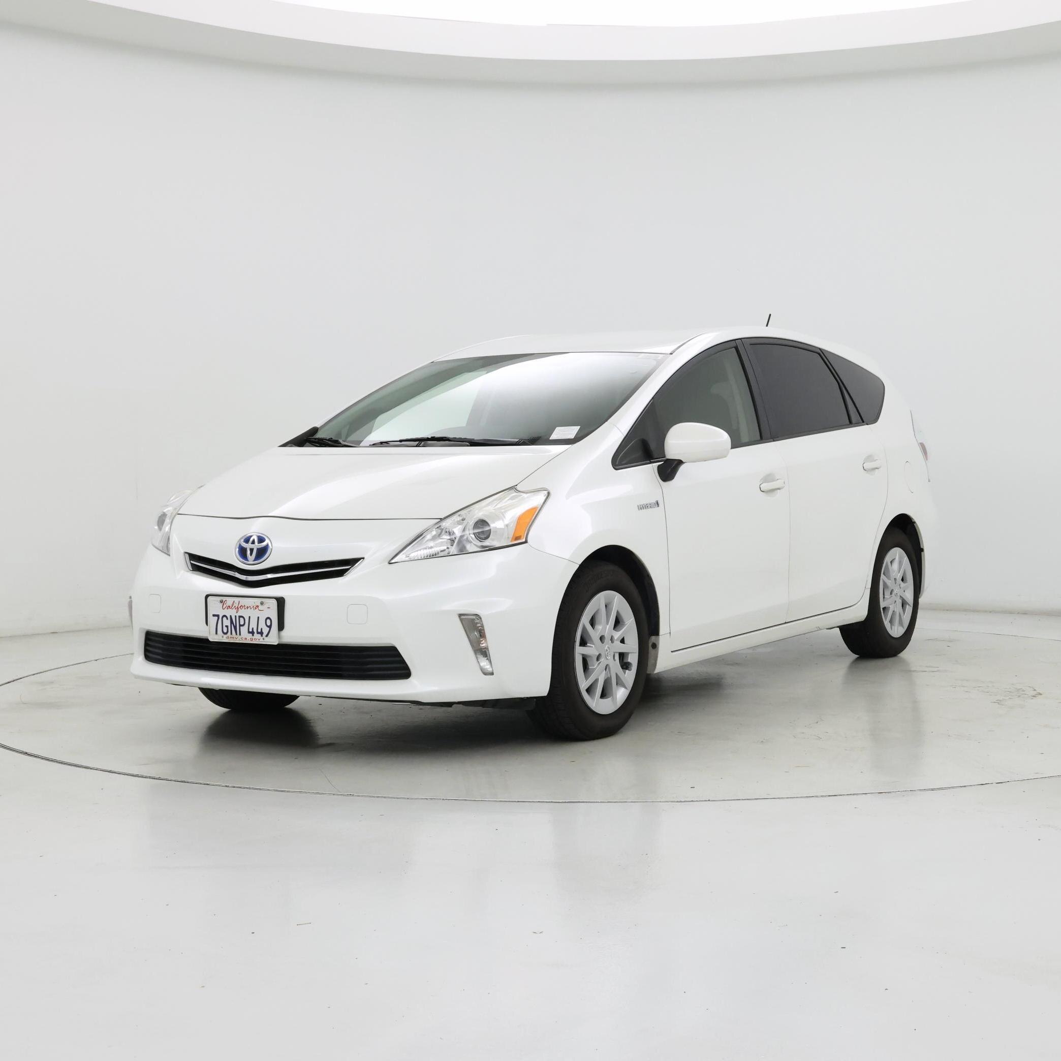 Thumbnail: 2014 Toyota Prius v - 4