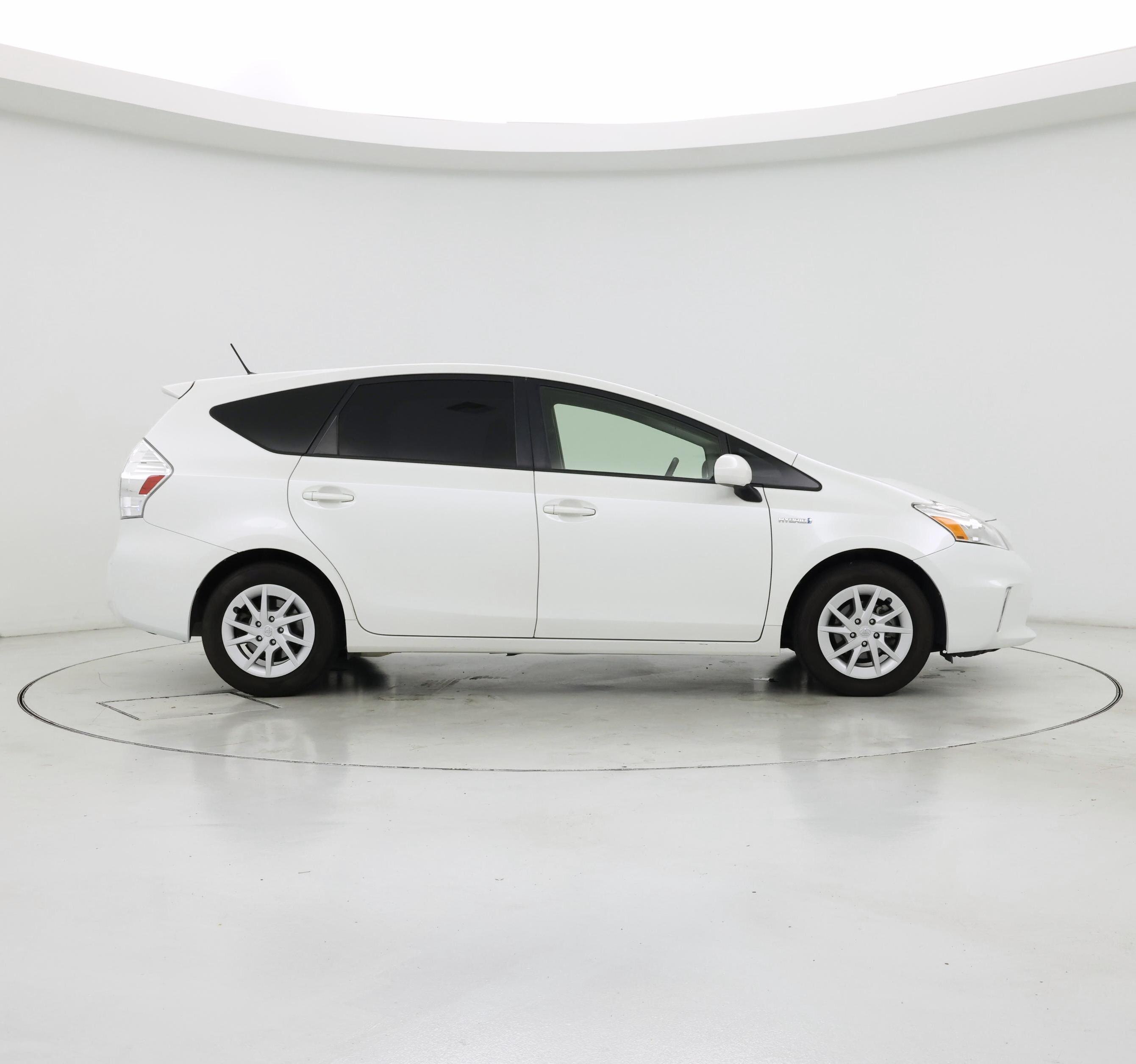 Thumbnail: 2014 Toyota Prius v - 7