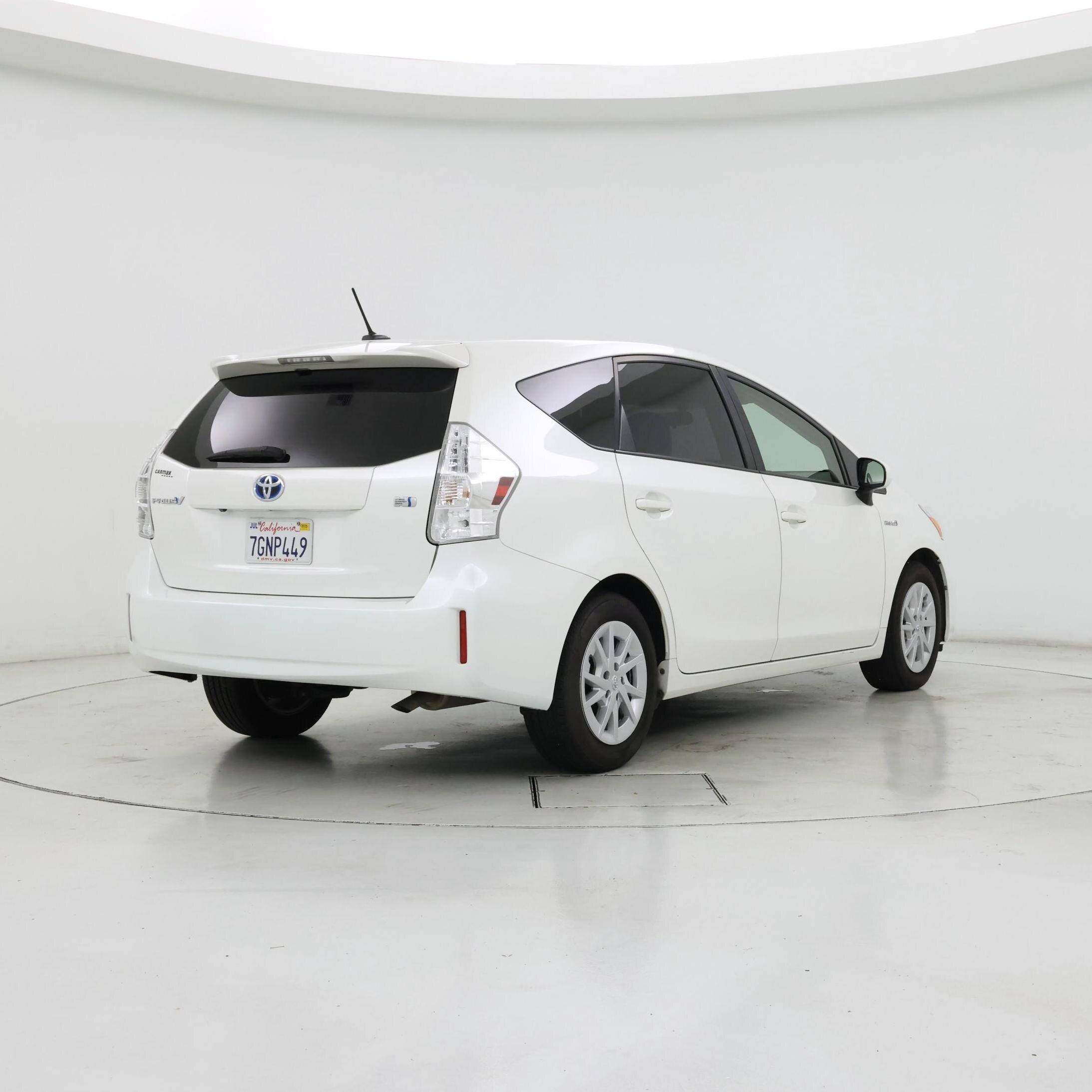 Thumbnail: 2014 Toyota Prius v - 8