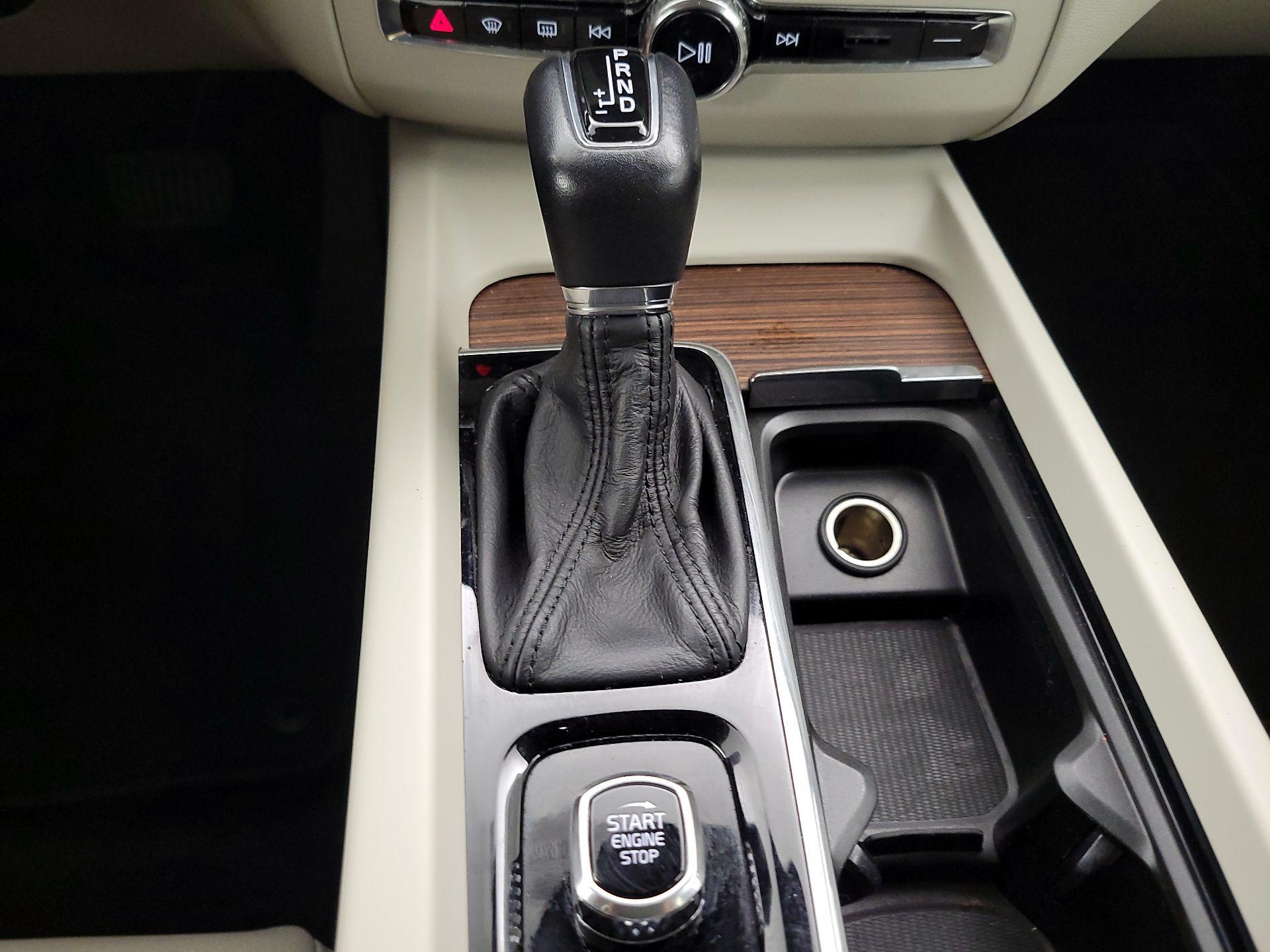 Thumbnail: 2019 Volvo XC60 - 18