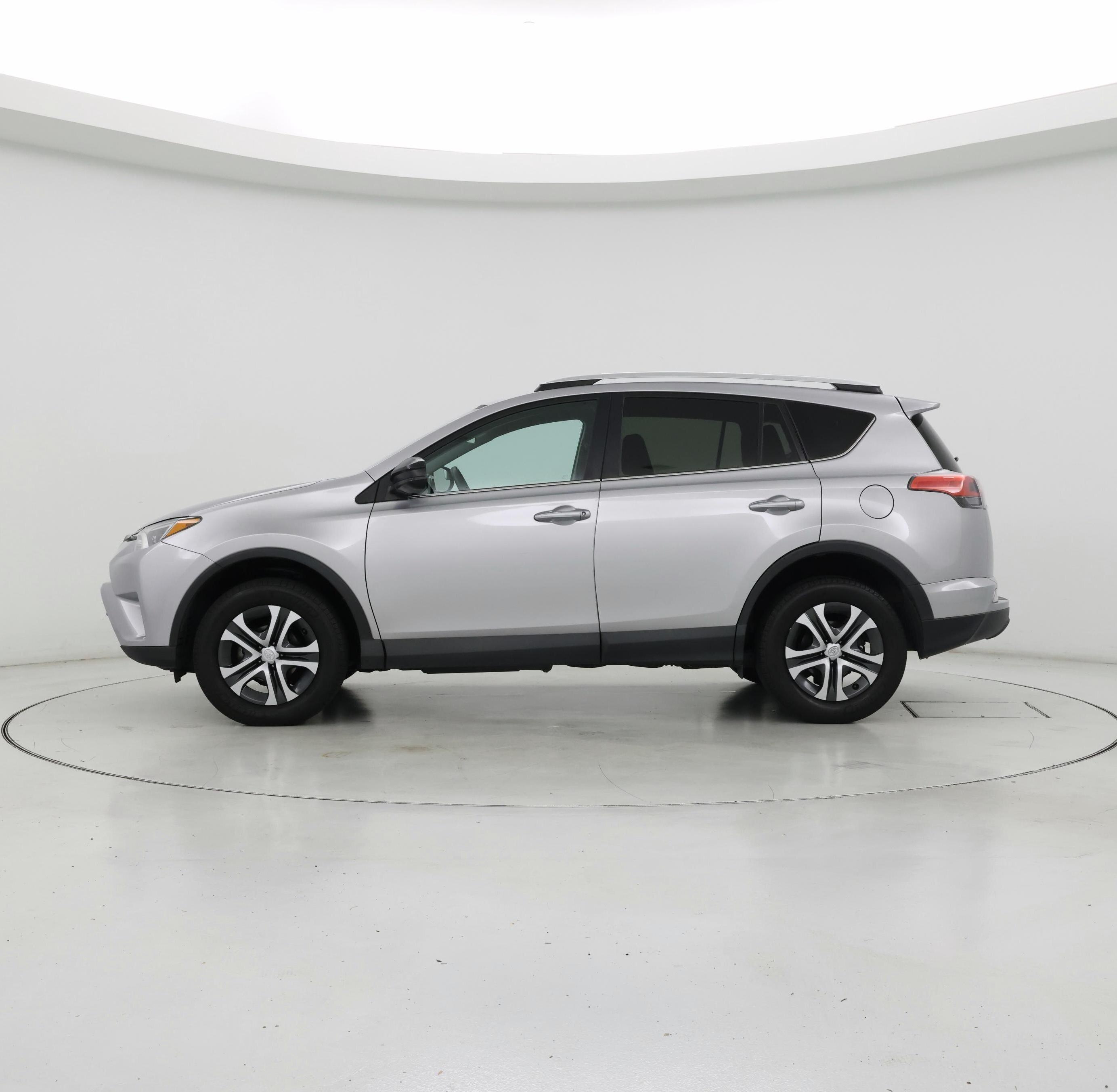 Thumbnail: 2016 Toyota RAV4 - 3