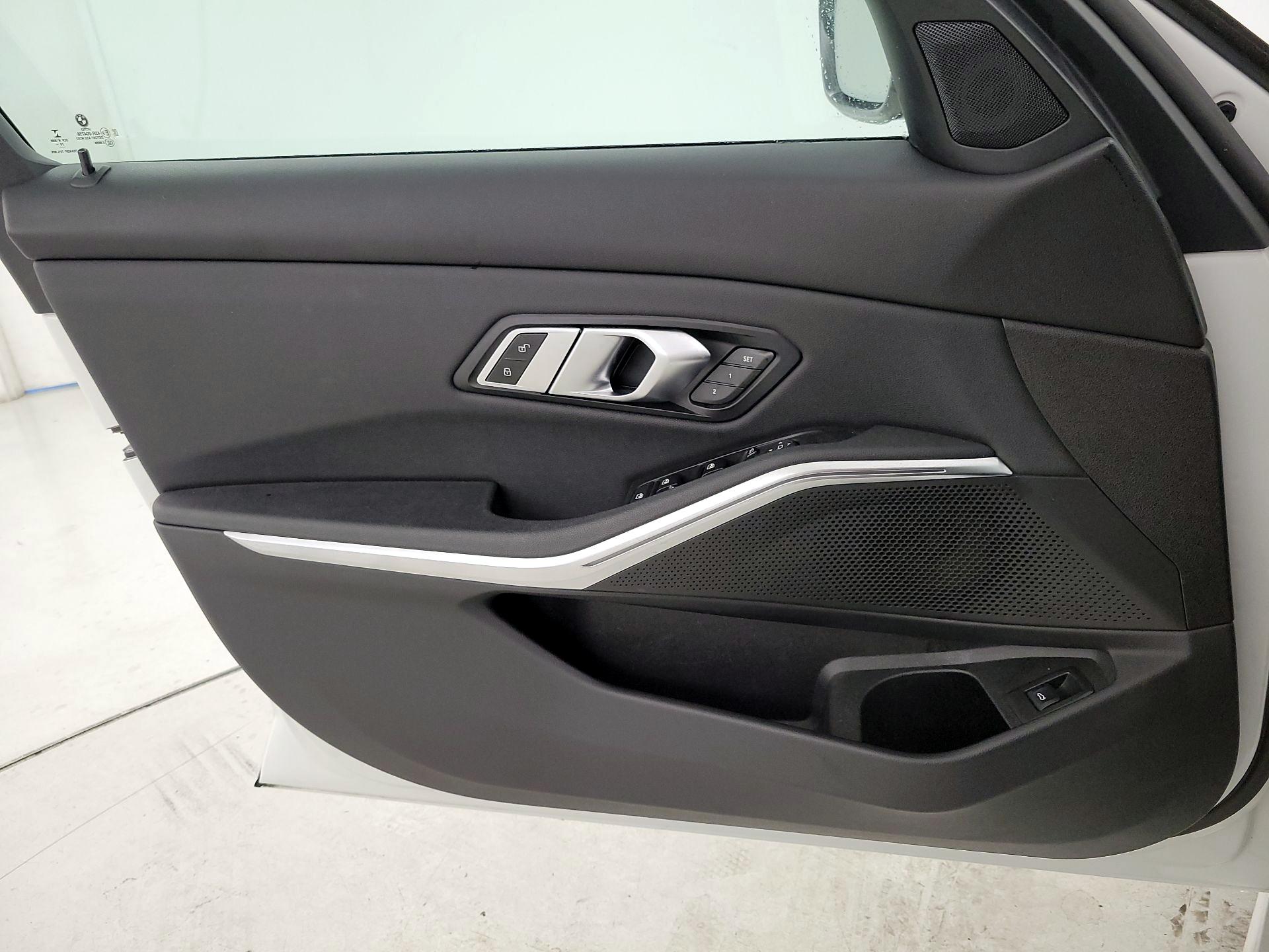 Thumbnail: 2021 BMW 3 Series - 12