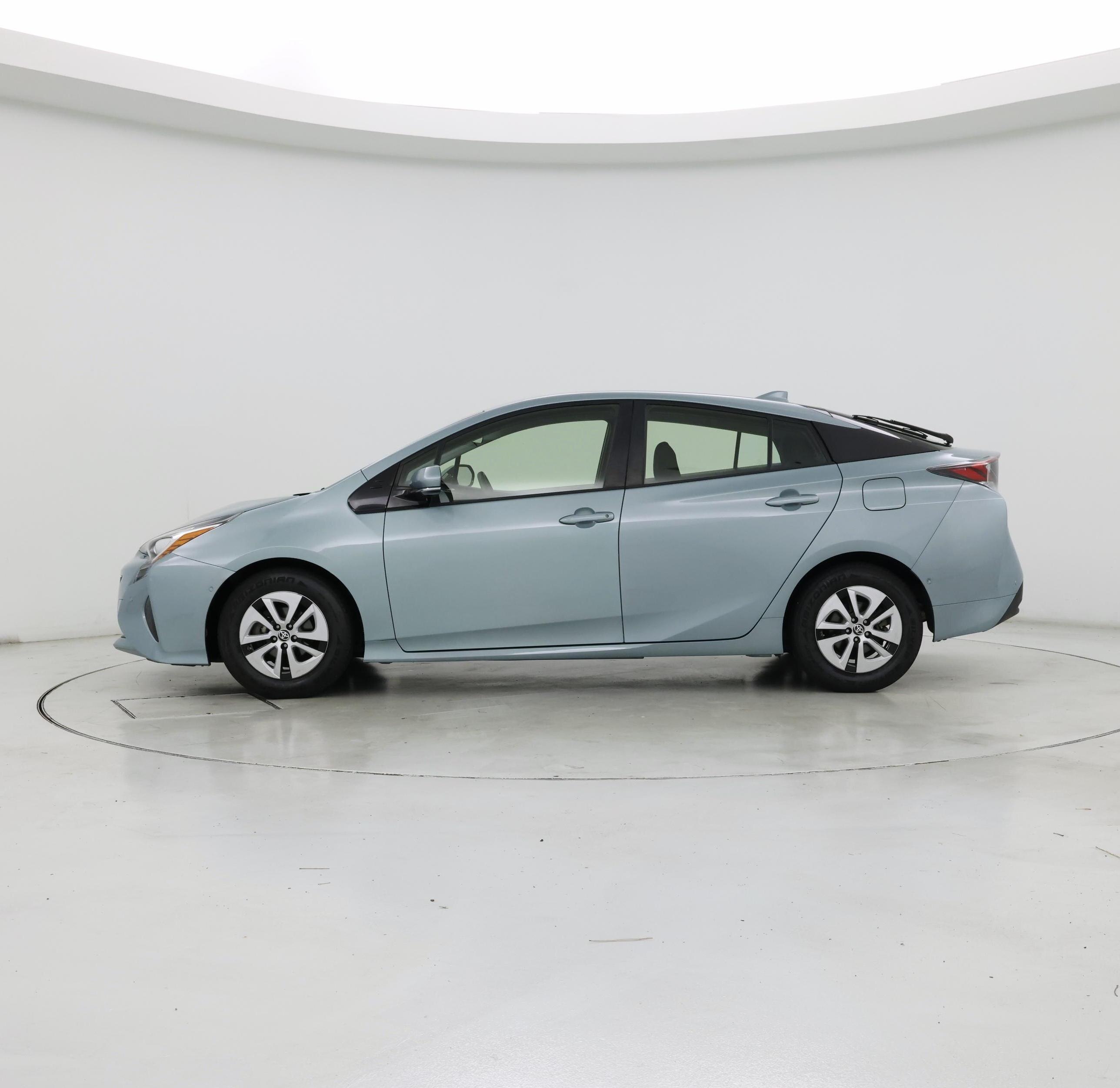 Thumbnail: 2018 Toyota Prius - 3