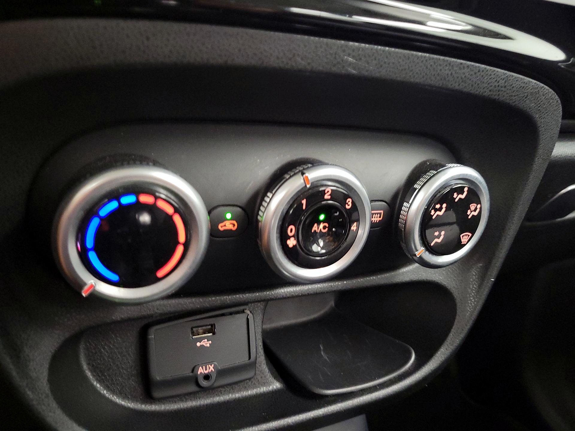 Thumbnail: 2014 Fiat 500L - 14