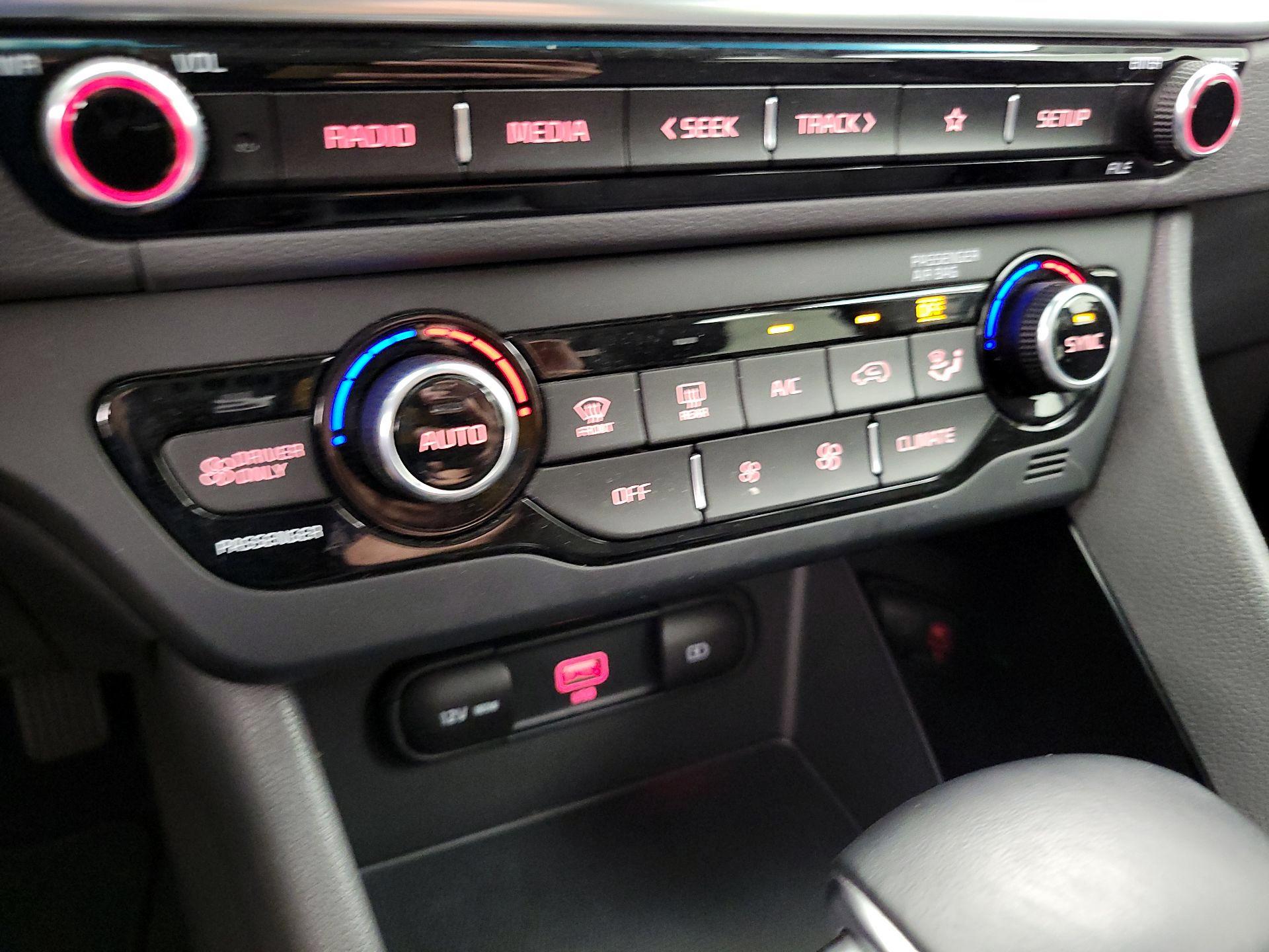 Thumbnail: 2021 Kia Niro - 16