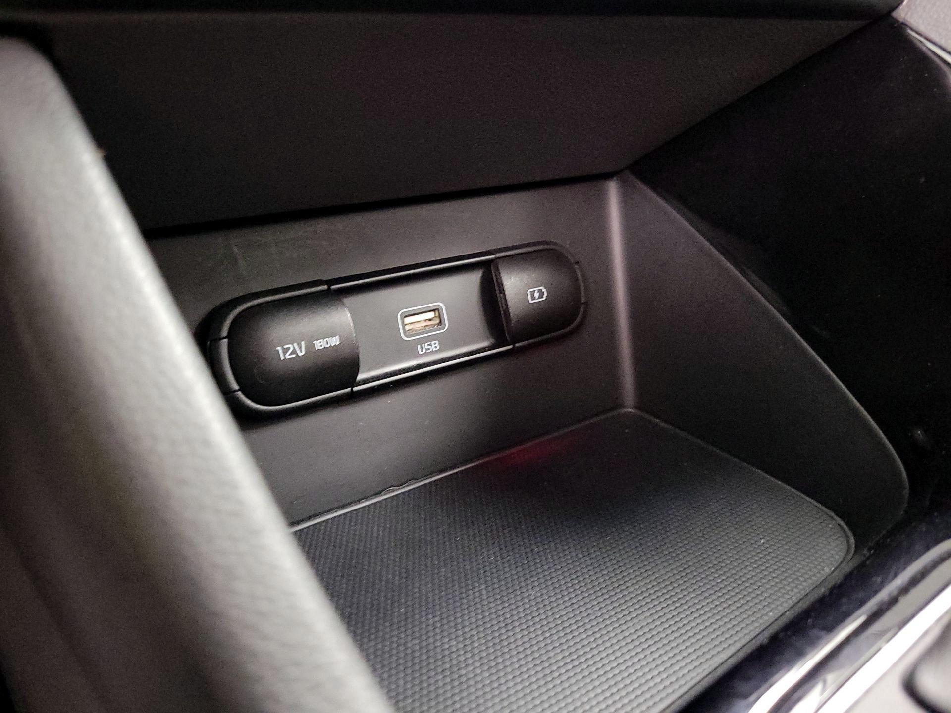 Thumbnail: 2021 Kia Niro - 18