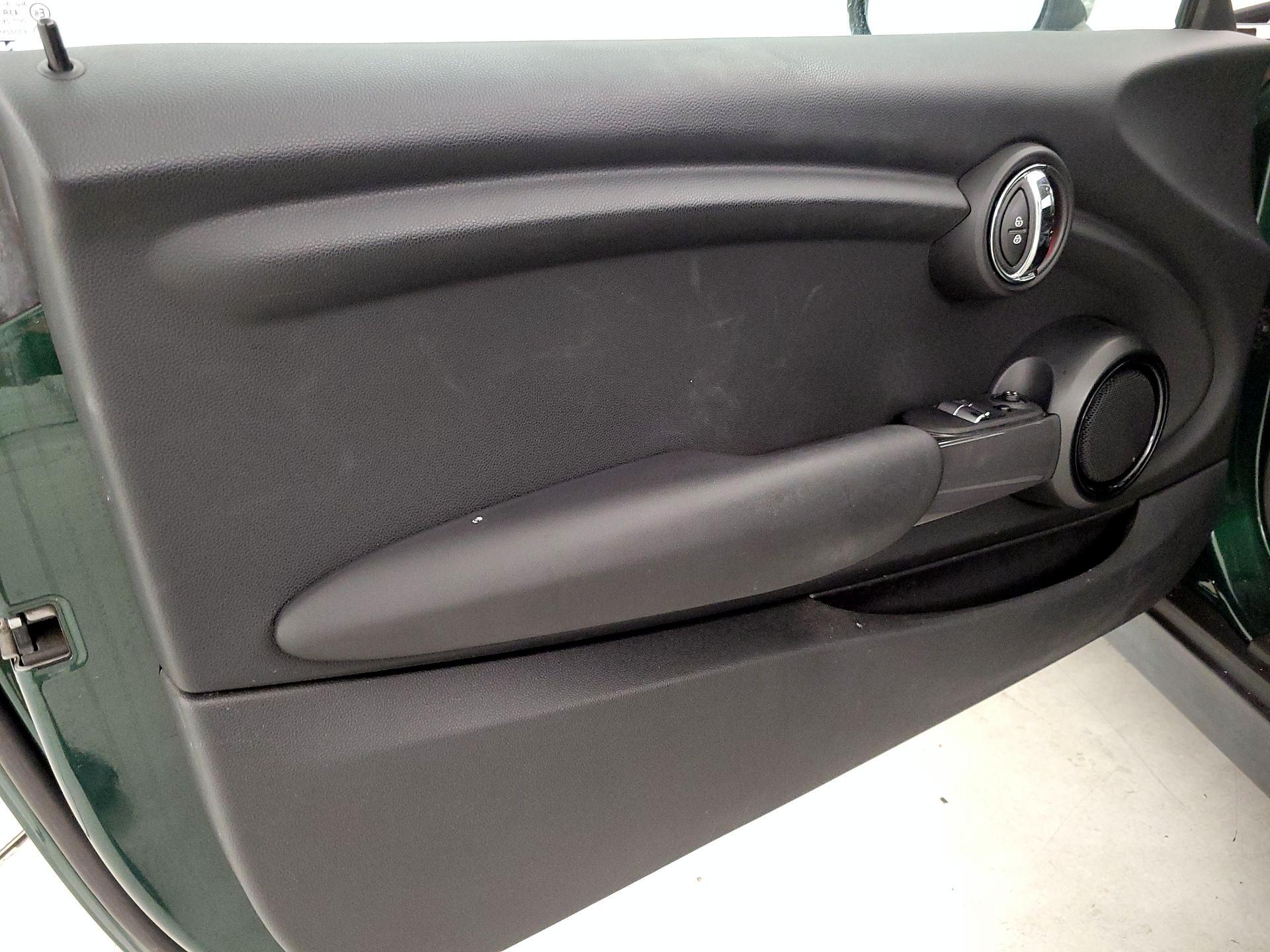 Thumbnail: 2015 MINI Cooper Hardtop - 12