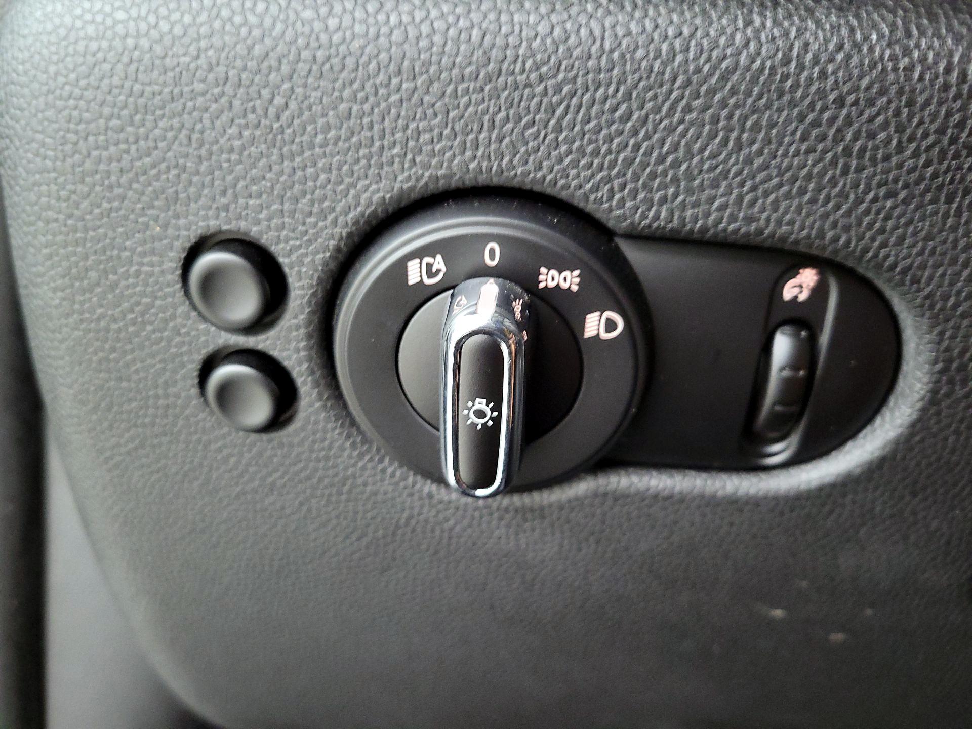 Thumbnail: 2015 MINI Cooper Hardtop - 13