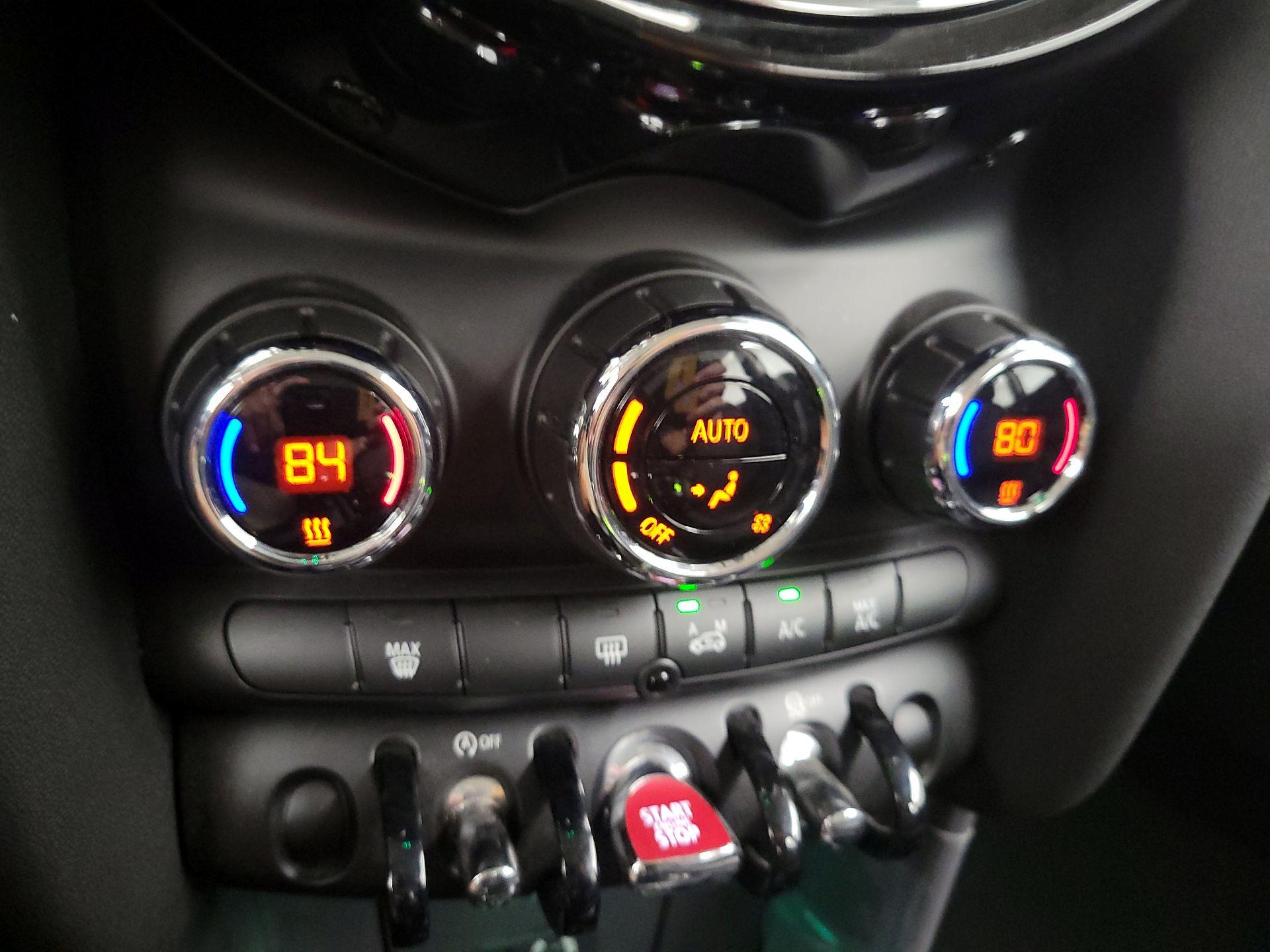 Thumbnail: 2015 MINI Cooper Hardtop - 15