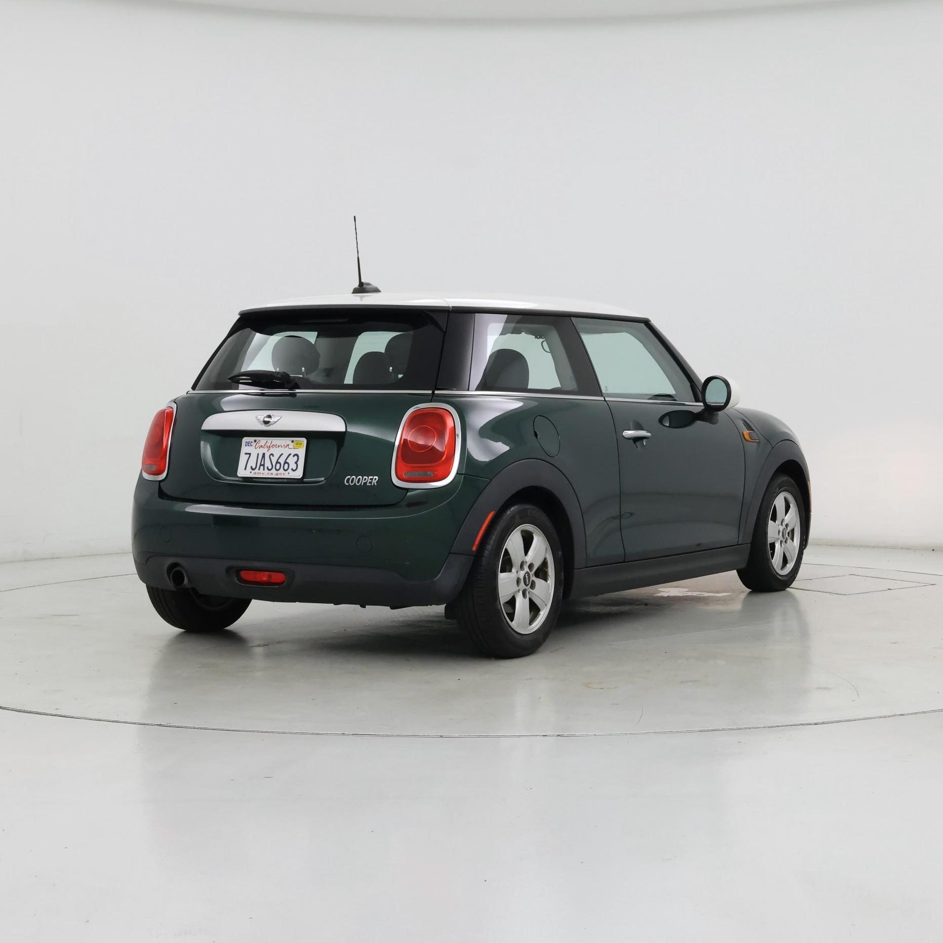 Thumbnail: 2015 MINI Cooper Hardtop - 8