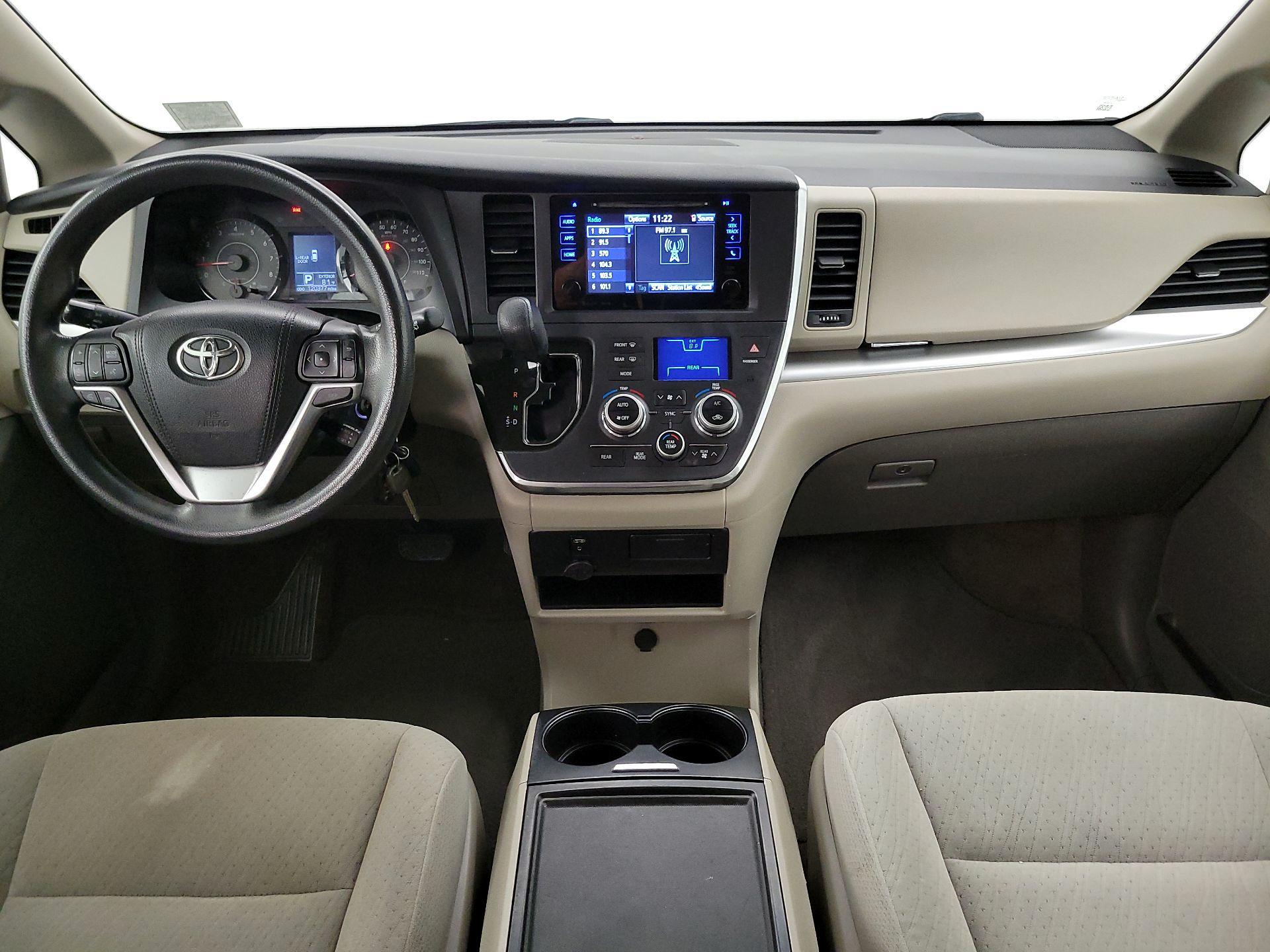Thumbnail: 2016 Toyota Sienna - 9