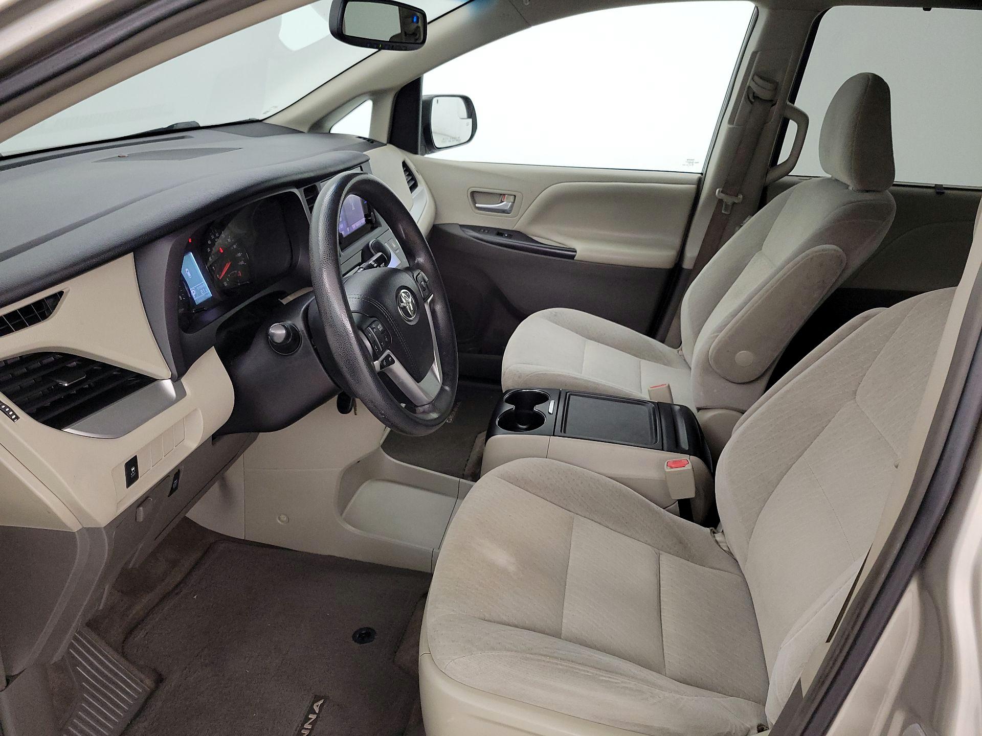 Thumbnail: 2016 Toyota Sienna - 11