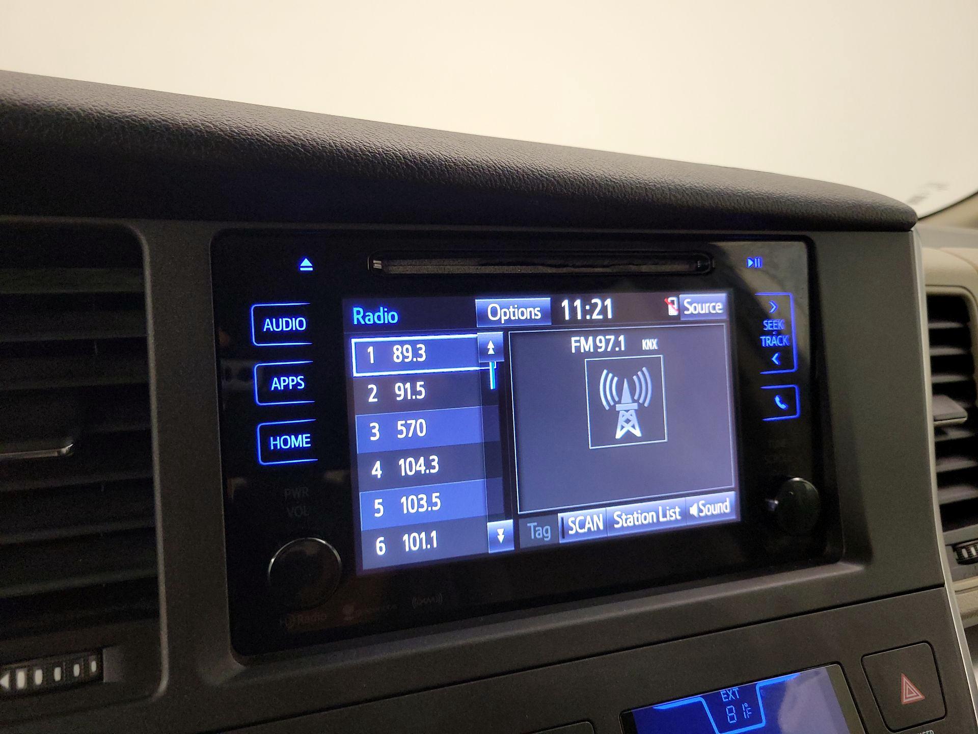 Thumbnail: 2016 Toyota Sienna - 15