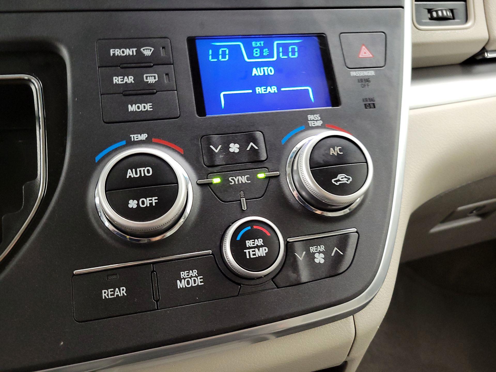 Thumbnail: 2016 Toyota Sienna - 16
