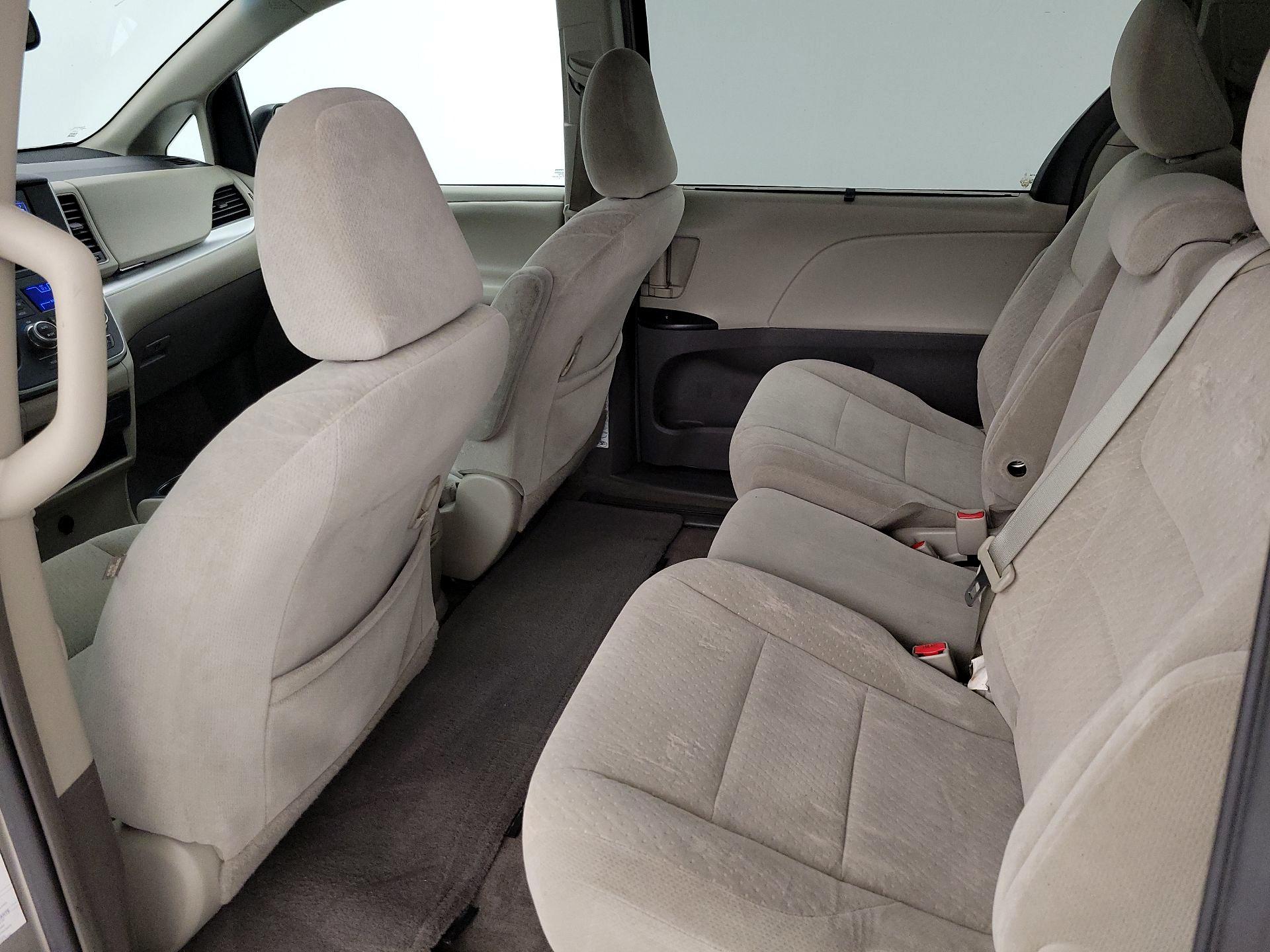 Thumbnail: 2016 Toyota Sienna - 19