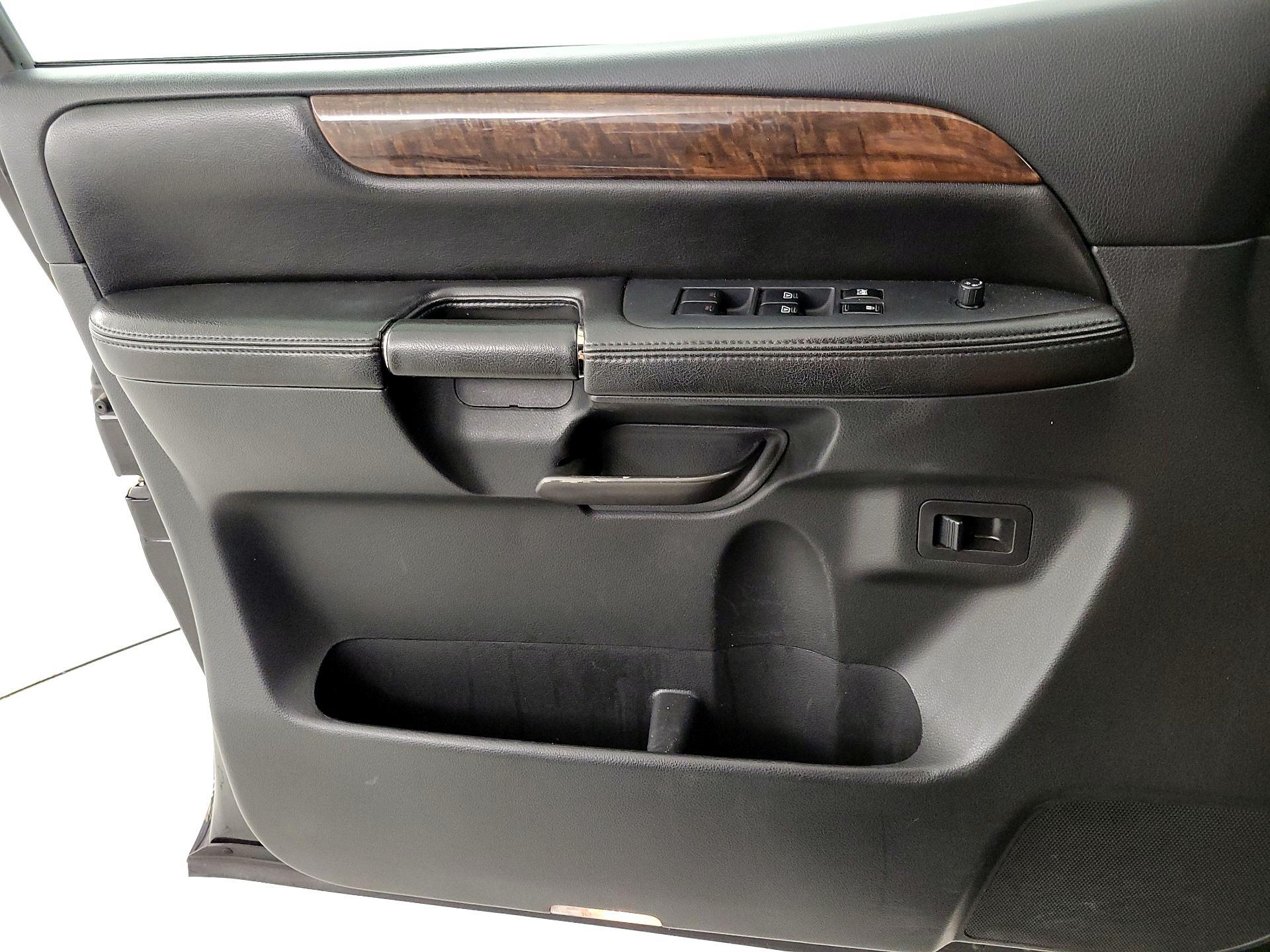 Thumbnail: 2013 Nissan Armada - 12