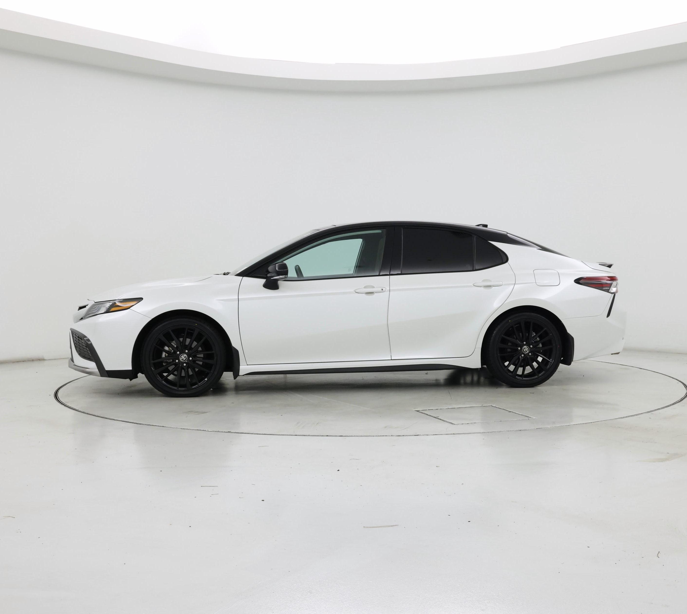 Thumbnail: 2022 Toyota Camry - 3