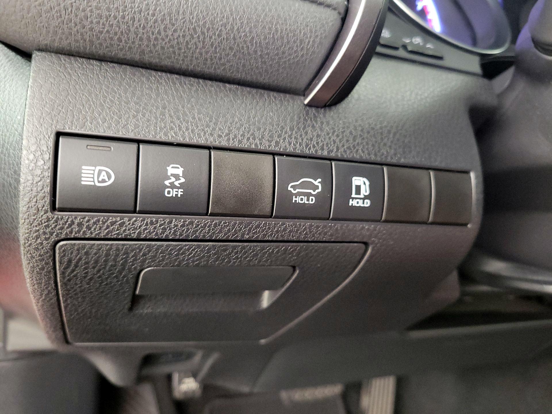 Thumbnail: 2019 Toyota Camry - 13