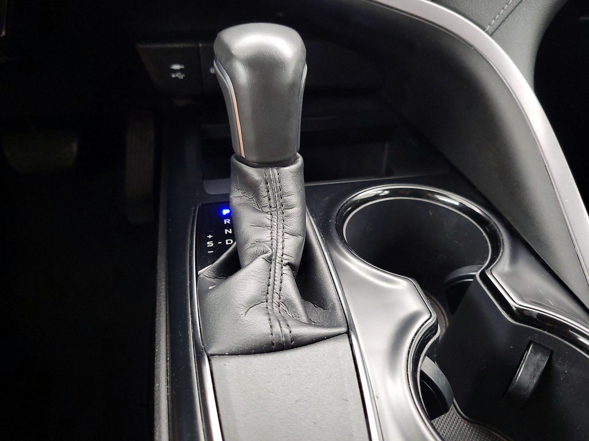 Thumbnail: 2019 Toyota Camry - 17