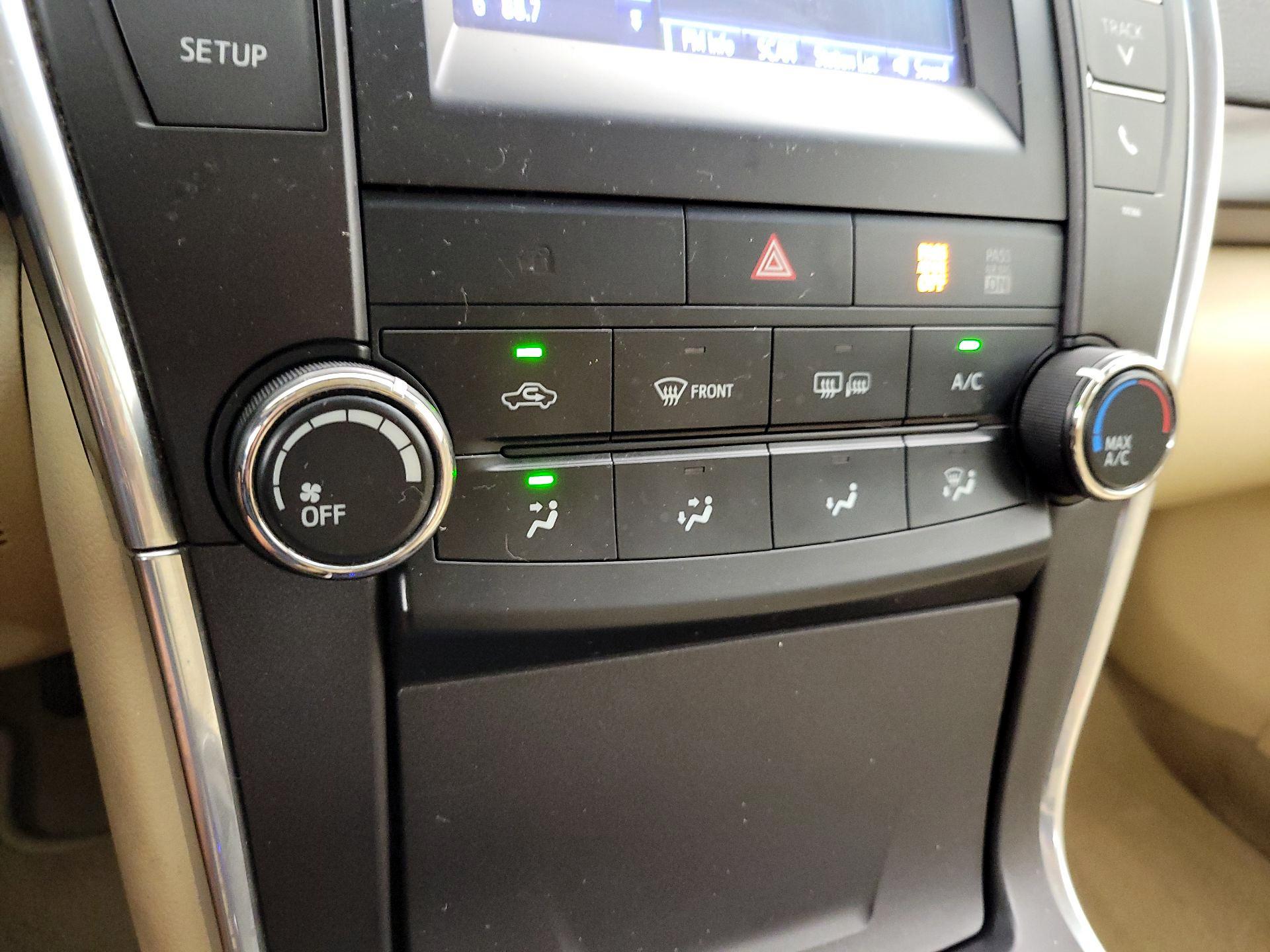 Thumbnail: 2015 Toyota Camry - 16