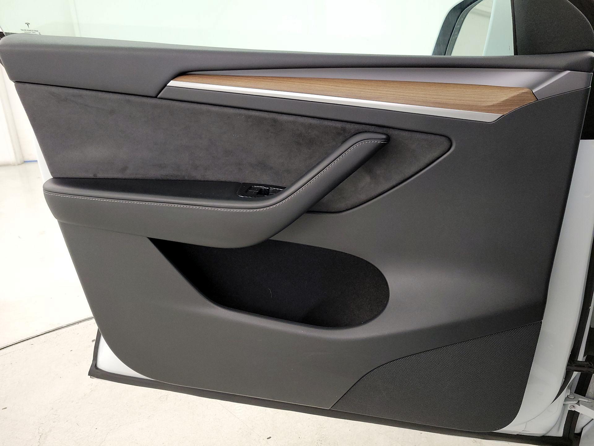 Thumbnail: 2022 Tesla Model Y - 12
