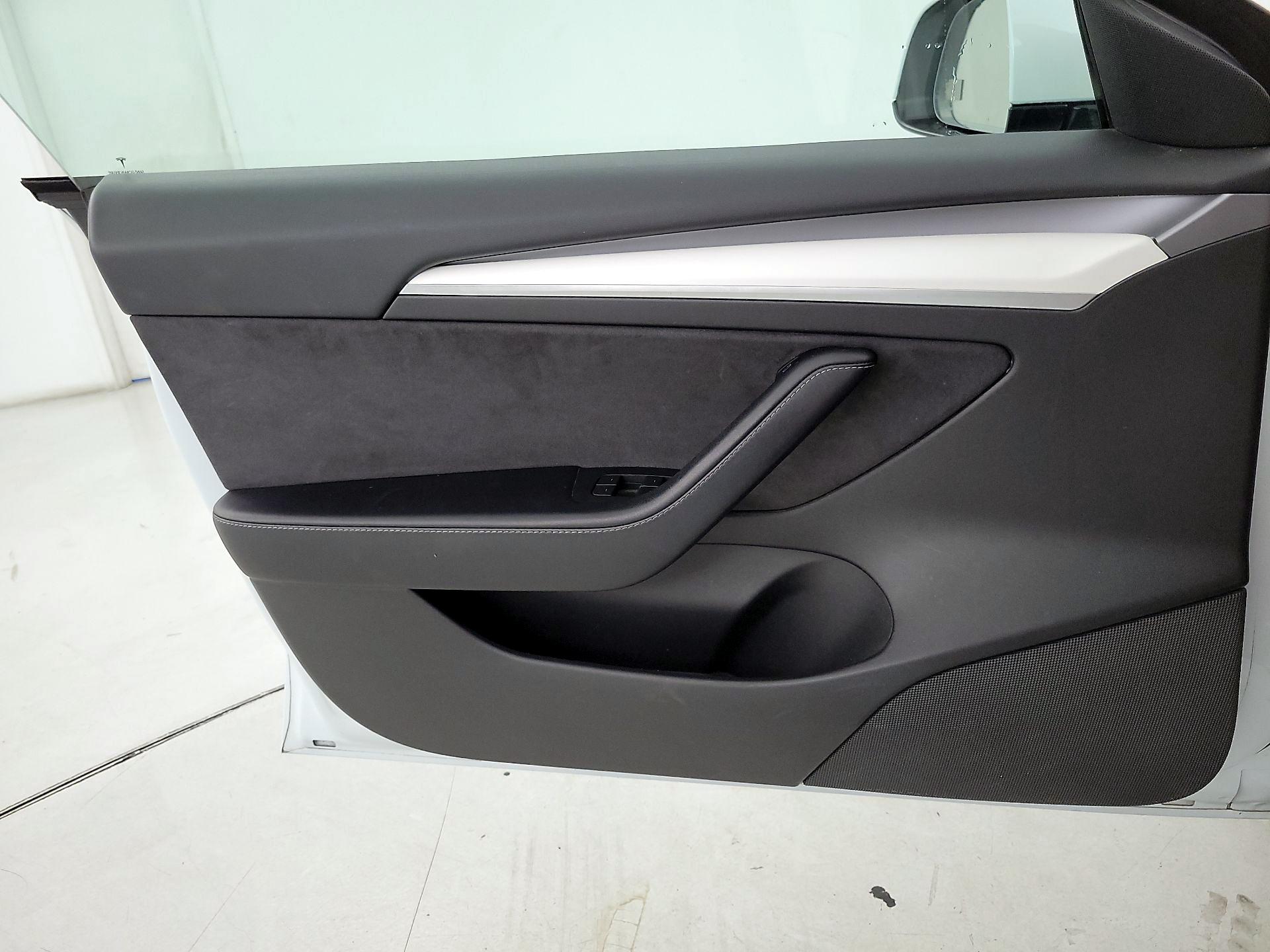 Thumbnail: 2022 Tesla Model 3 - 12
