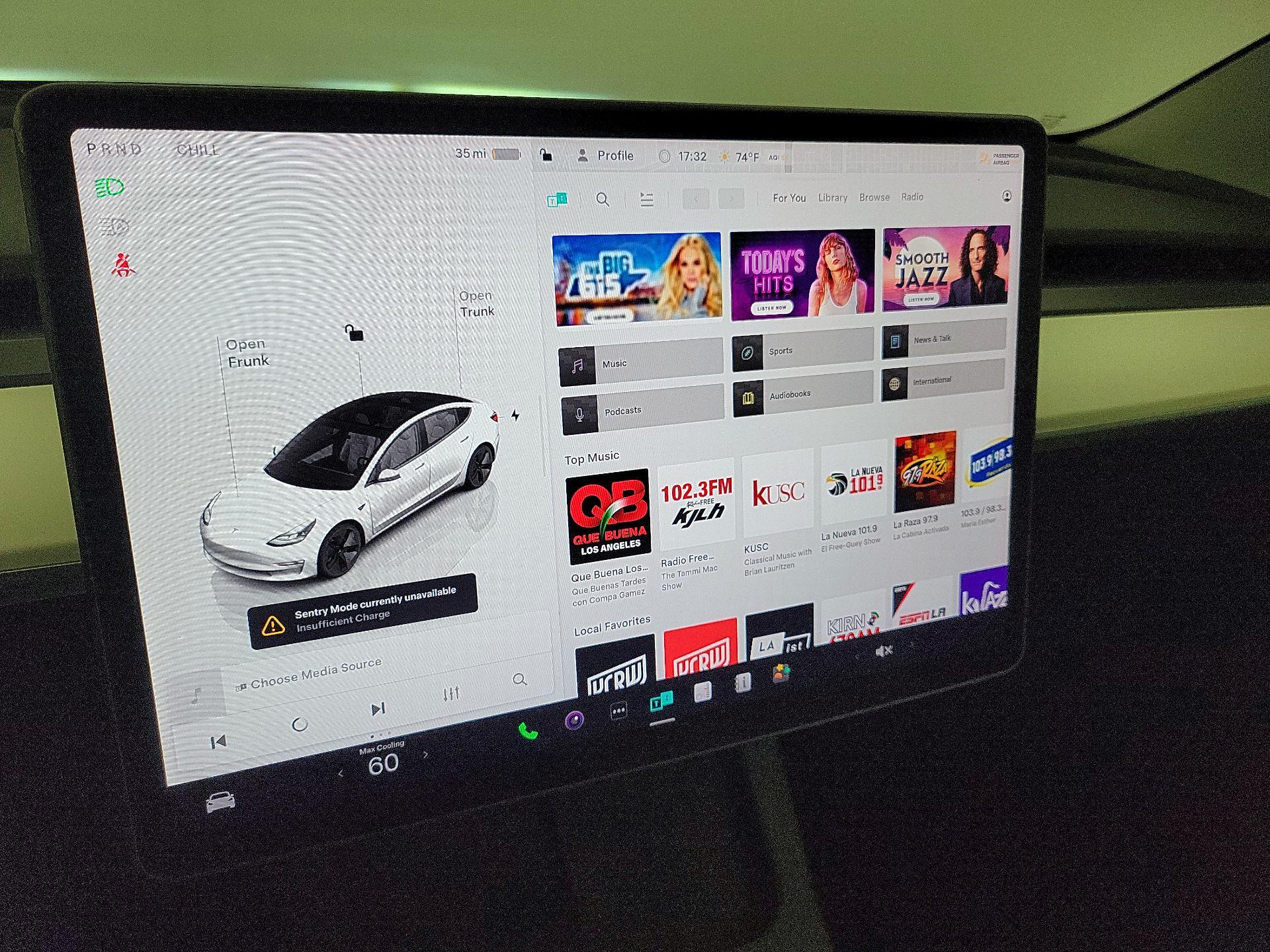 Thumbnail: 2022 Tesla Model 3 - 15