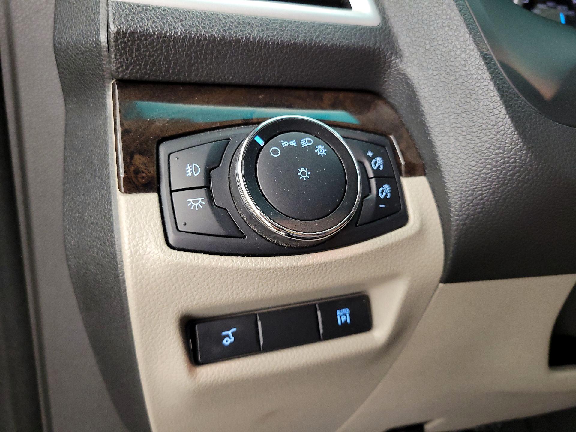 Thumbnail: 2014 Ford Explorer - 13