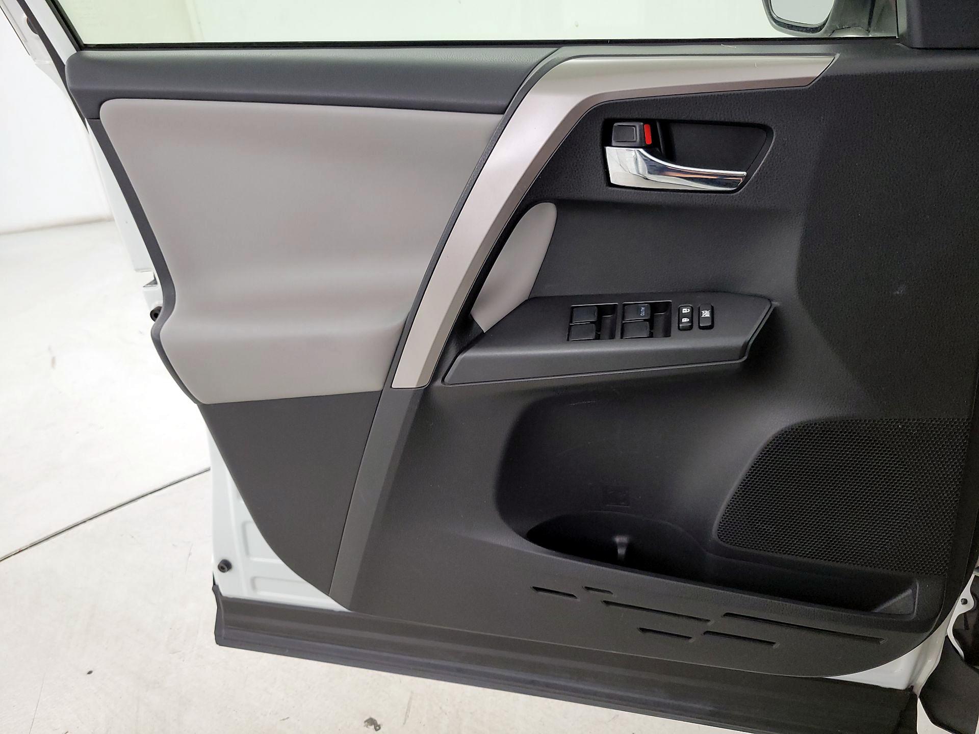Thumbnail: 2018 Toyota RAV4 - 12