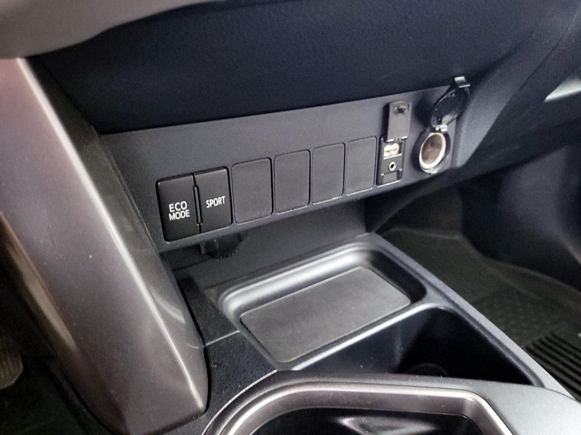 Thumbnail: 2018 Toyota RAV4 - 18