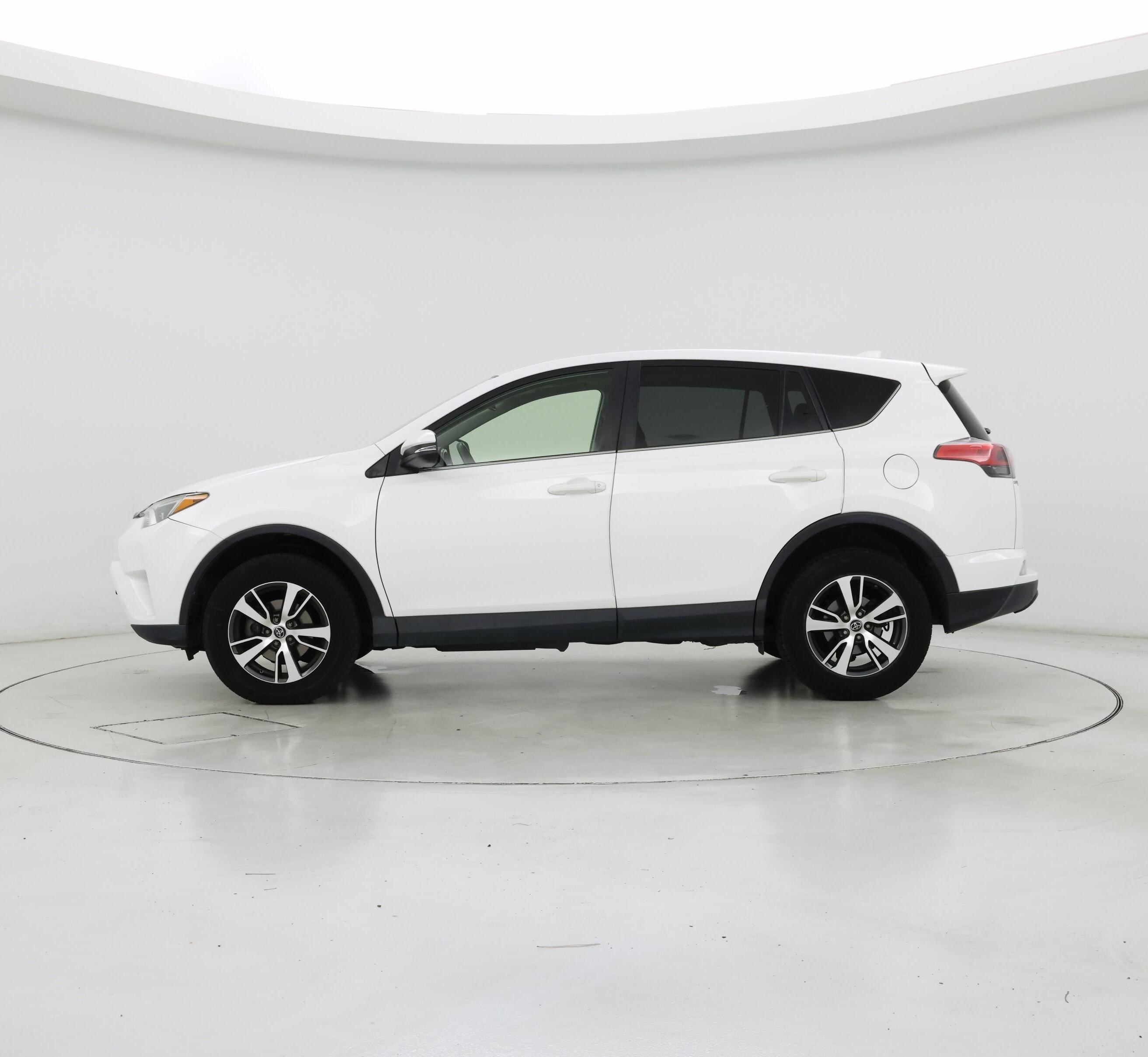 Thumbnail: 2018 Toyota RAV4 - 3