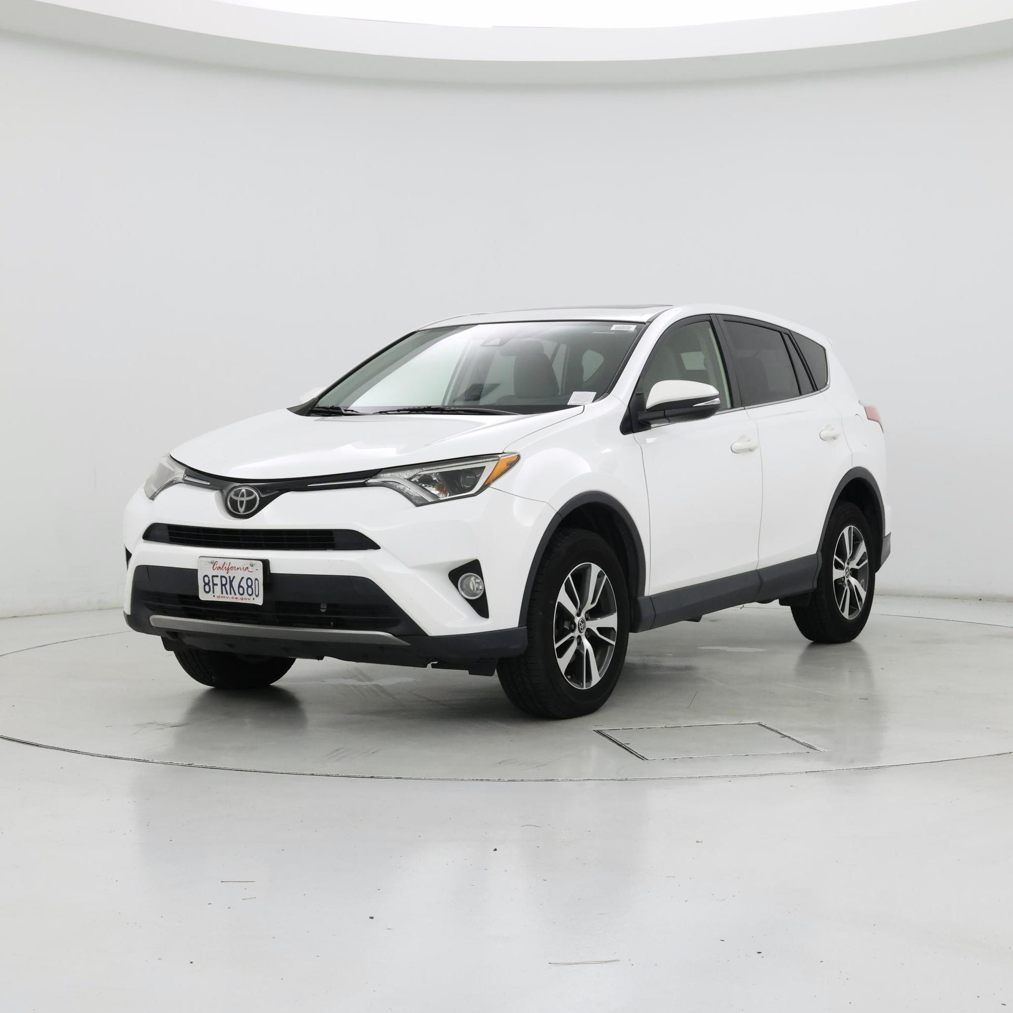 Thumbnail: 2018 Toyota RAV4 - 4