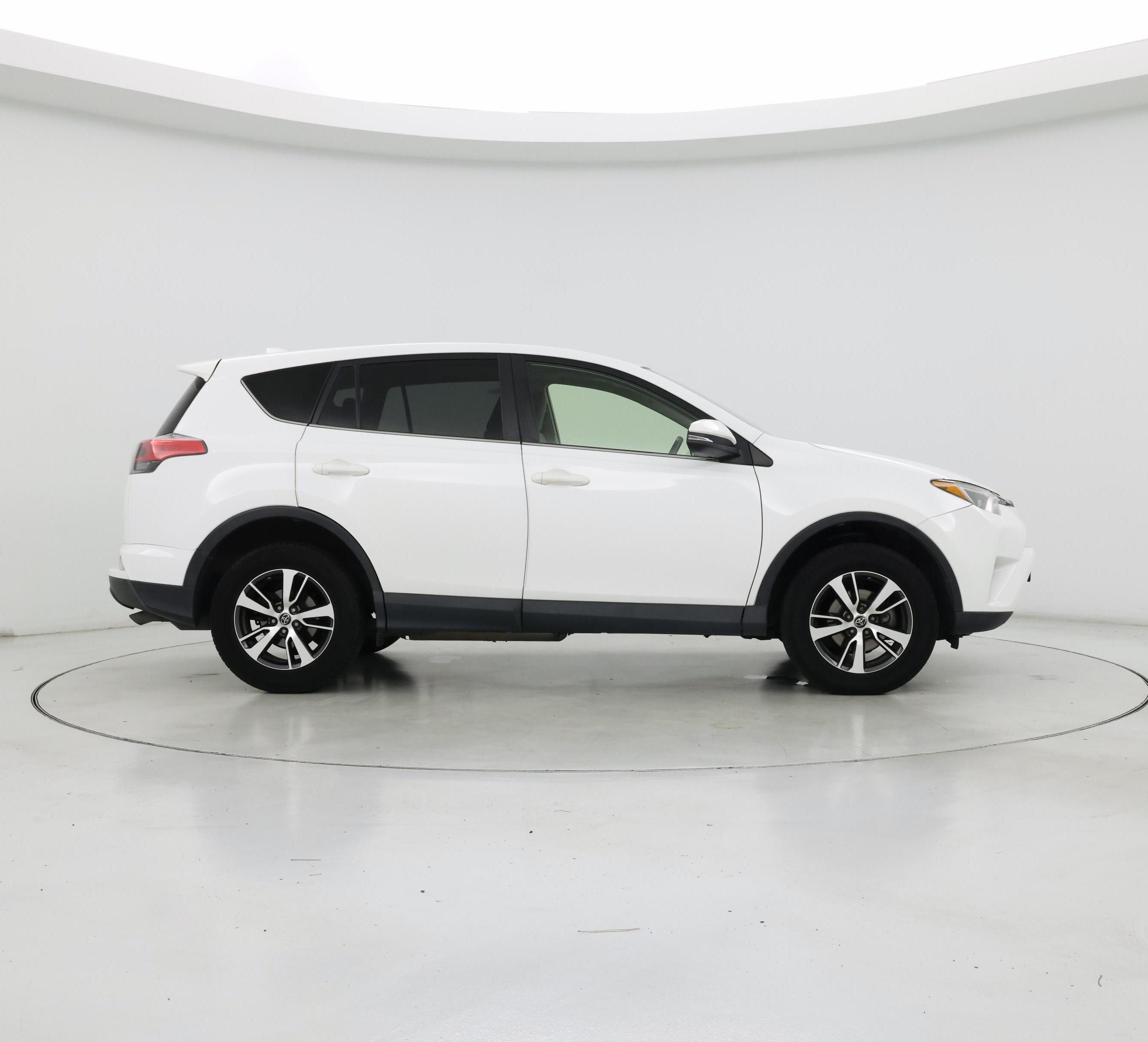 Thumbnail: 2018 Toyota RAV4 - 7